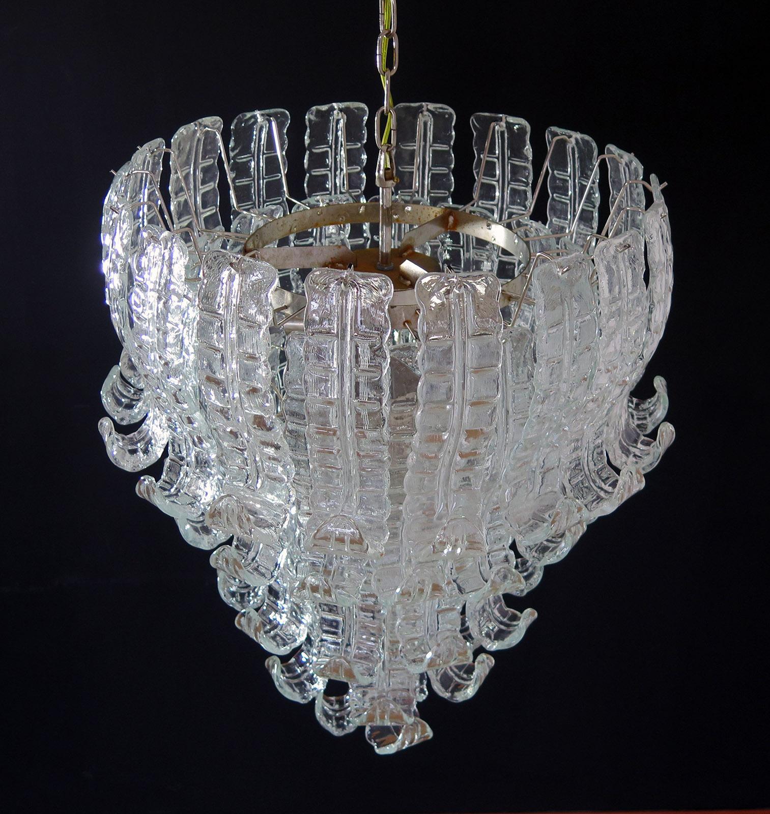 Beautiful and huge Italian Murano chandelier composed of 52 splendid transparent glasses that give a very elegant look
Period: 1970s
Dimensions: 55.10 inches (140 cm) height with chain; 31.50 inches (80 cm) height without chain; 27.55 inches (70 cm)