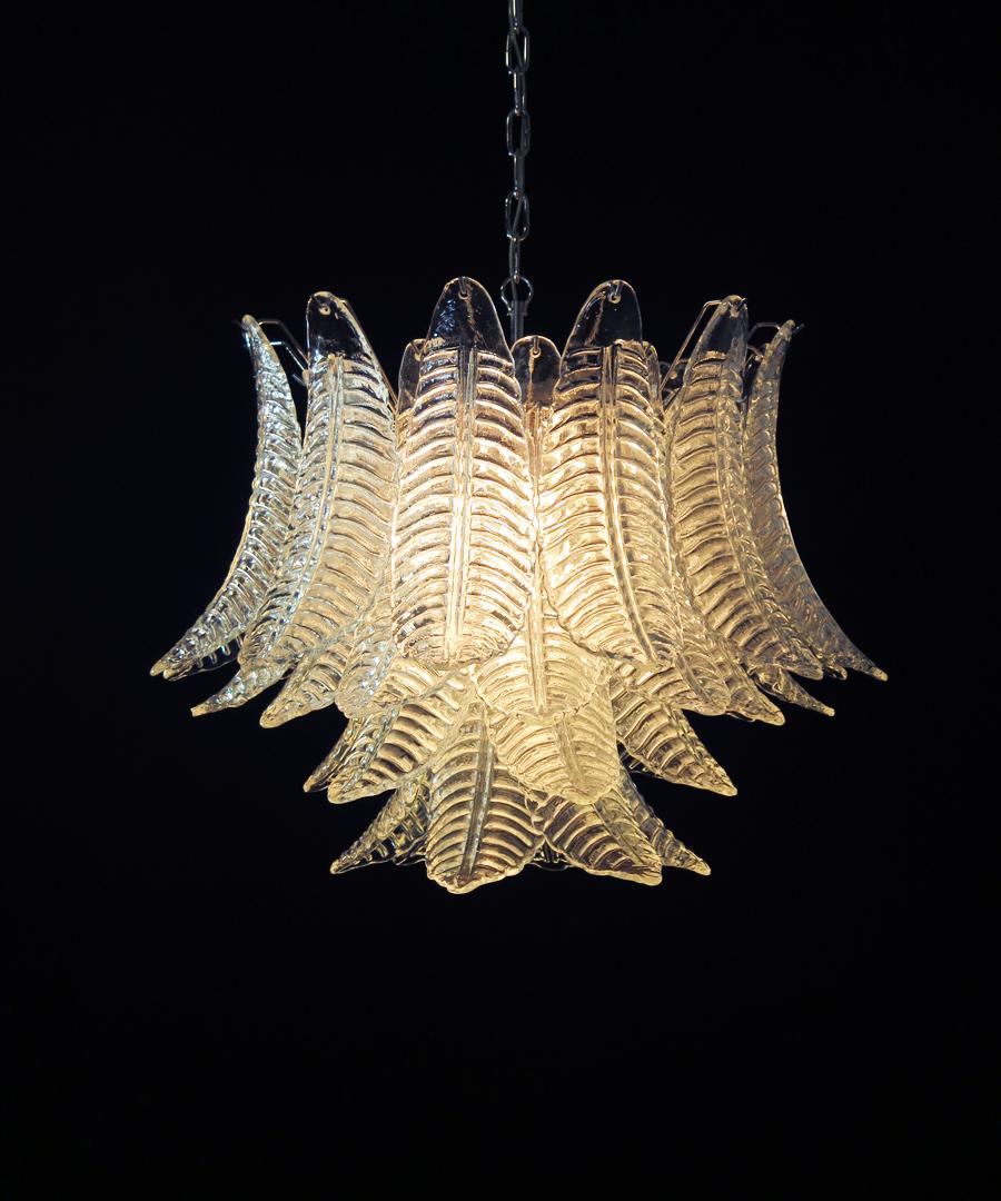 Beautiful Italian Murano chandelier composed of 36 splendid transparent glasses that give a very elegant look. The glasses of this chandelier are real works of art.
Period: 1980s
Dimensions: 47.25 inches (120 cm) height with chain; 21.65 inches (55