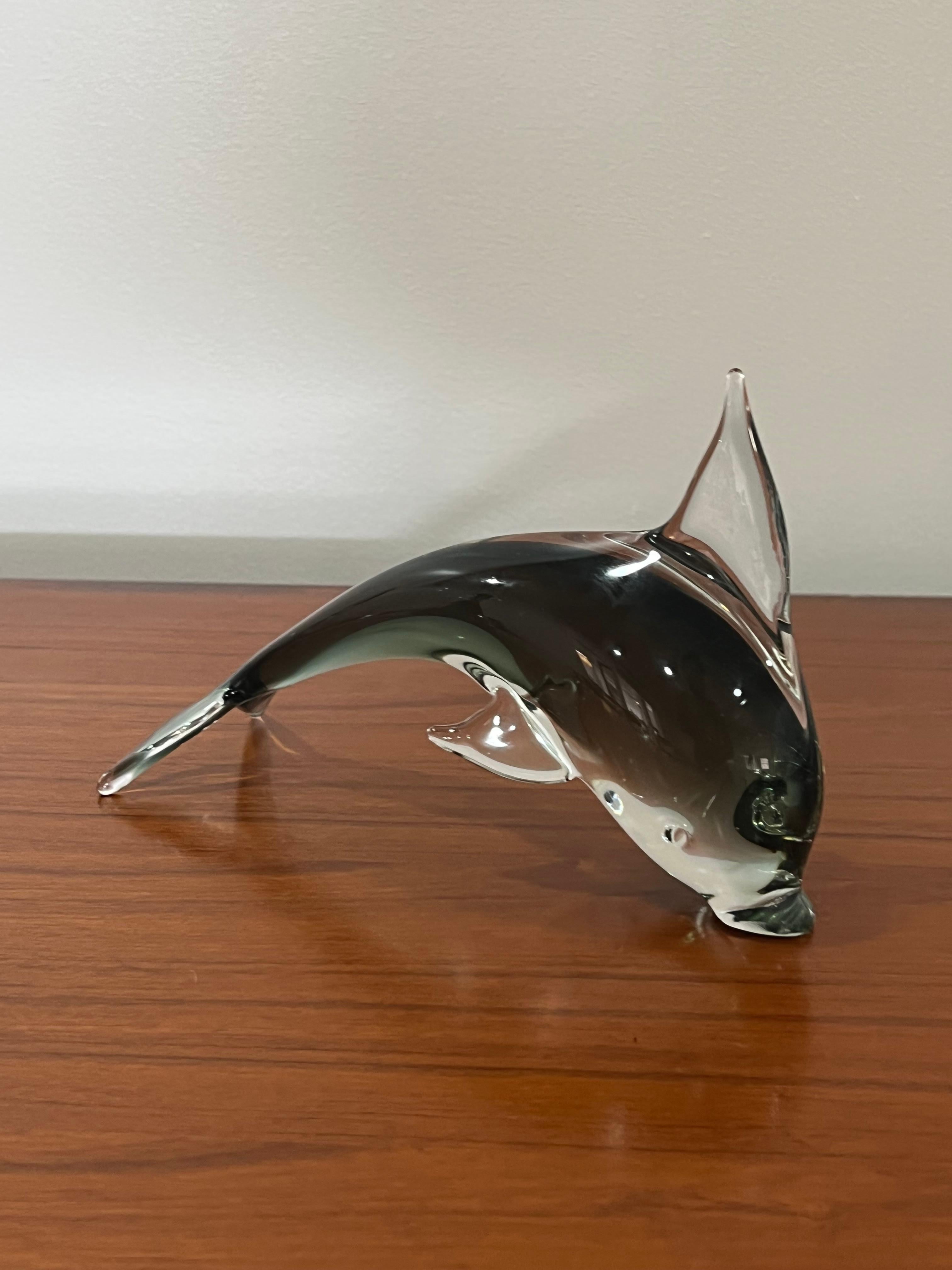 Italienische Delphin-Skulptur aus geräuchertem Muranoglas, 1960er Jahre (Mitte des 20. Jahrhunderts) im Angebot