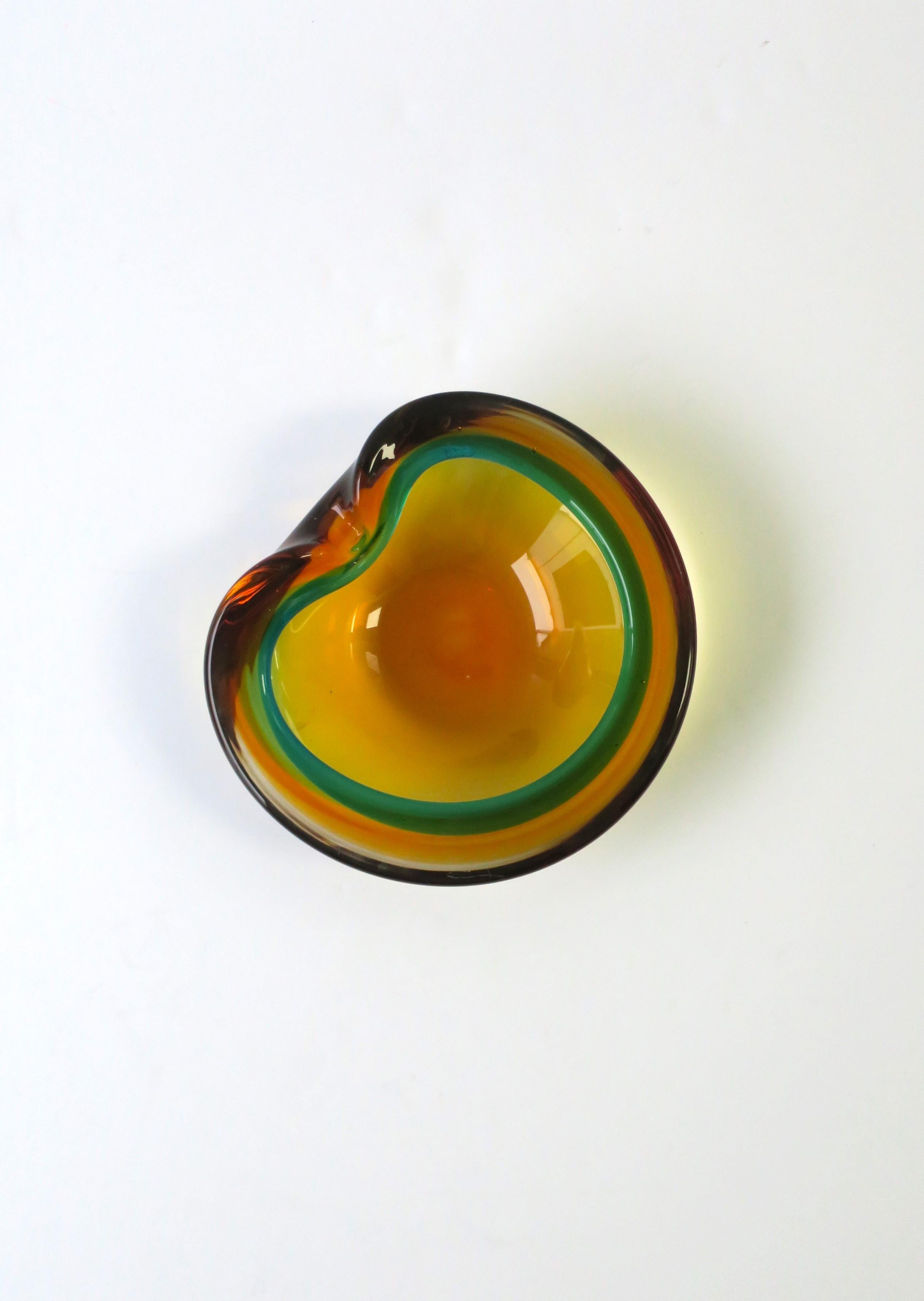 Mid-Century Modern Italian Murano Sommerso Bowl in Saffron Yellow and Kelly Green Art Glass