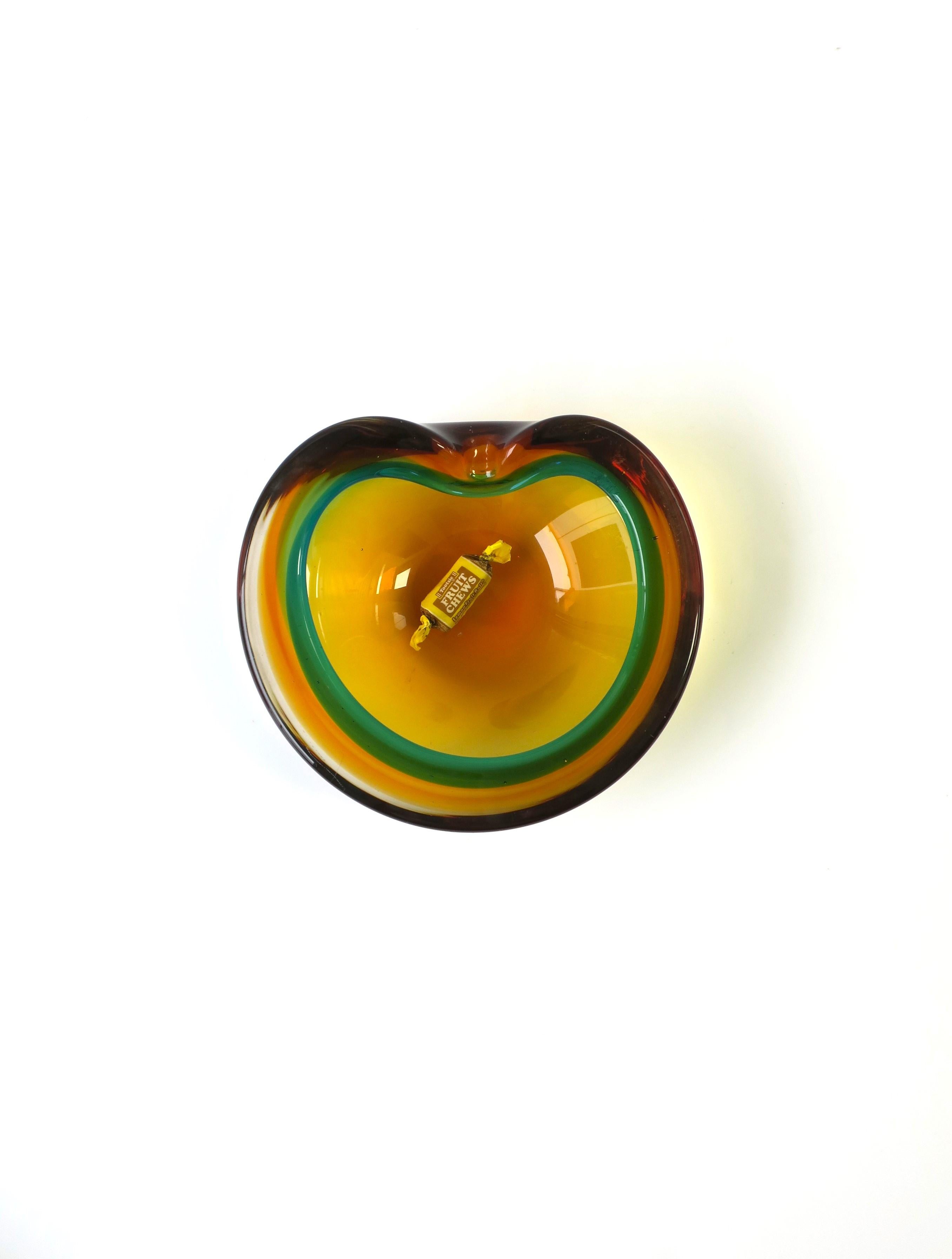 20th Century Italian Murano Sommerso Bowl in Saffron Yellow and Kelly Green Art Glass