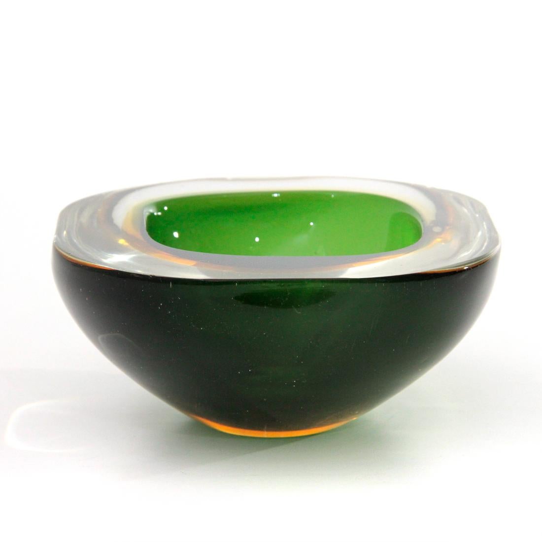 Bowl of Italian manufacture produced in the 1960s.
Murano glass submerged in the colors of green and orange.
Good general conditions, some signs due to normal use over time.

Dimensions: Diameter 15 cm, height 7 cm.
 