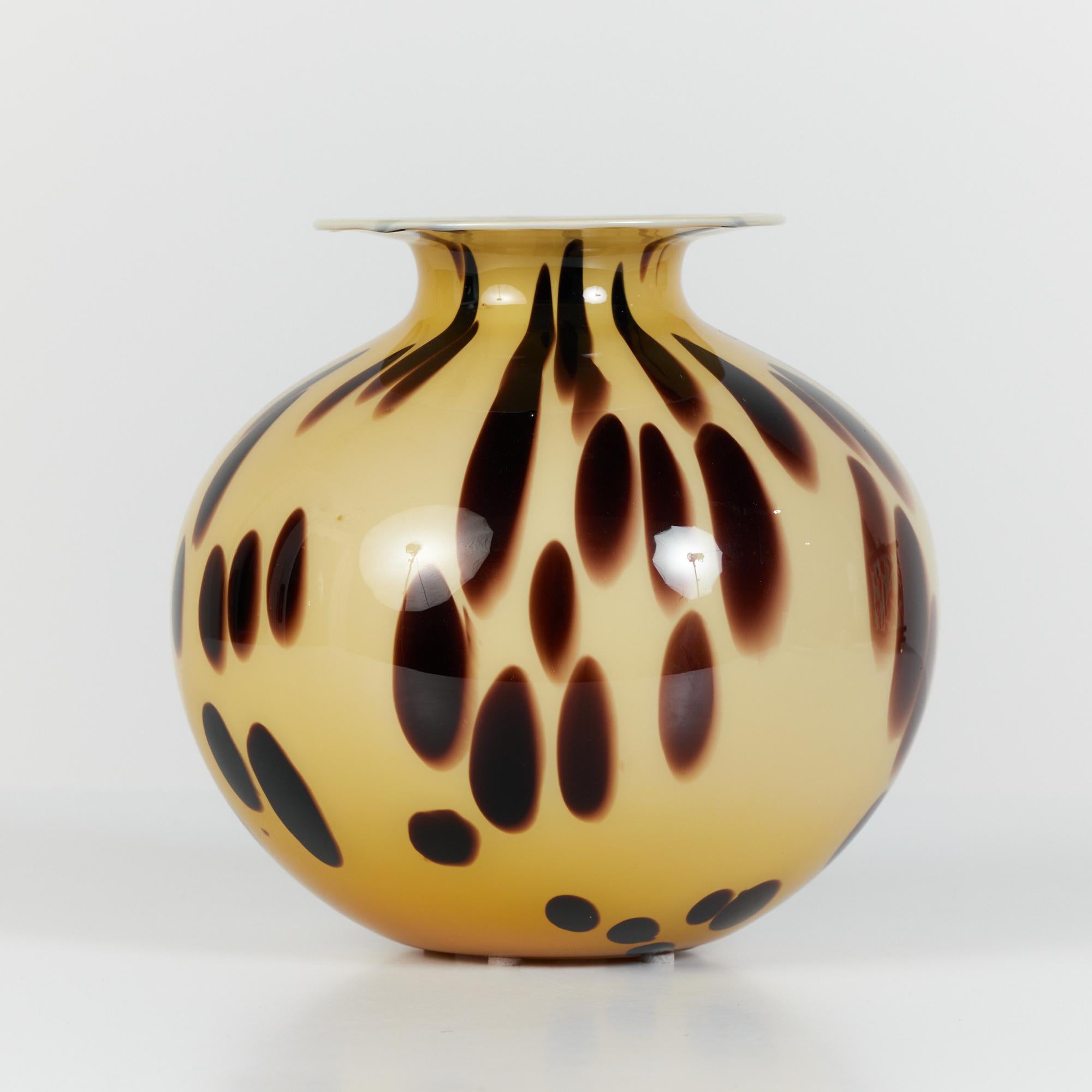 Italian Murano Style Tortoise Shell Glass Vase In Excellent Condition For Sale In Los Angeles, CA
