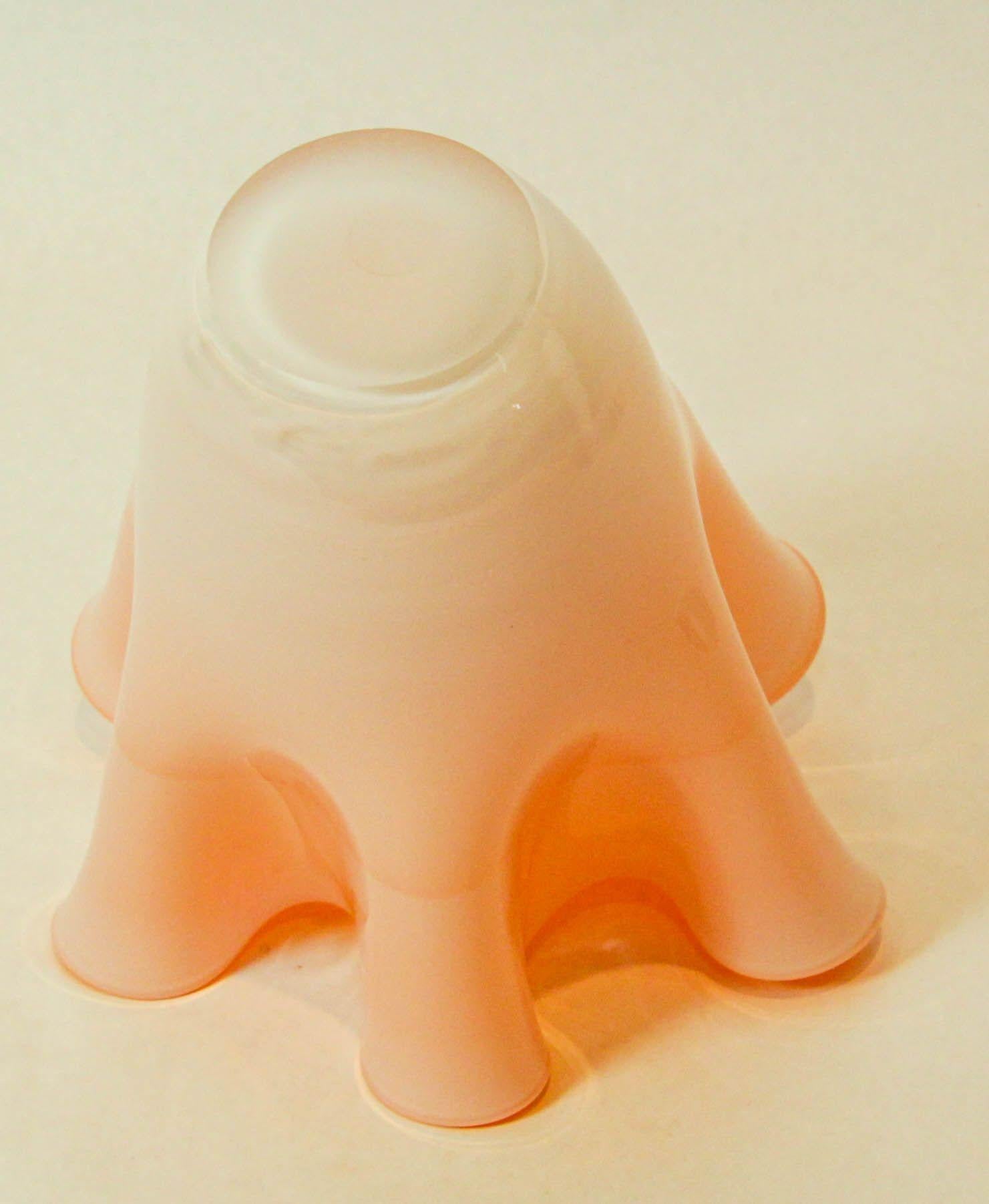 Vaso italiano di Murano arancione a forma di fazzoletto 1970 in vendita 3