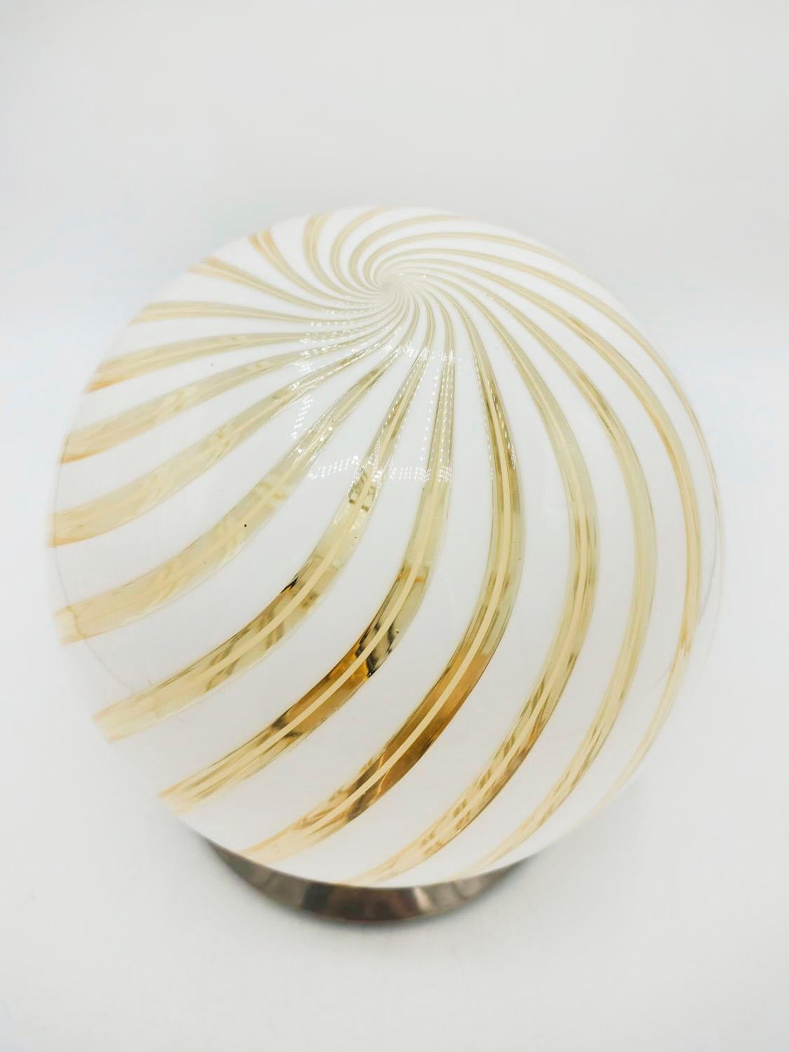 Hand-Crafted Italian Murano table lamp 1950 in the style to Venini For Sale
