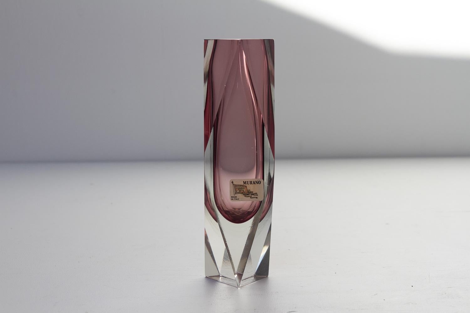 Mid-Century moderno Vaso in vetro di Murano Glass Sommerso sfaccettato e spesso, anni '70. in vendita