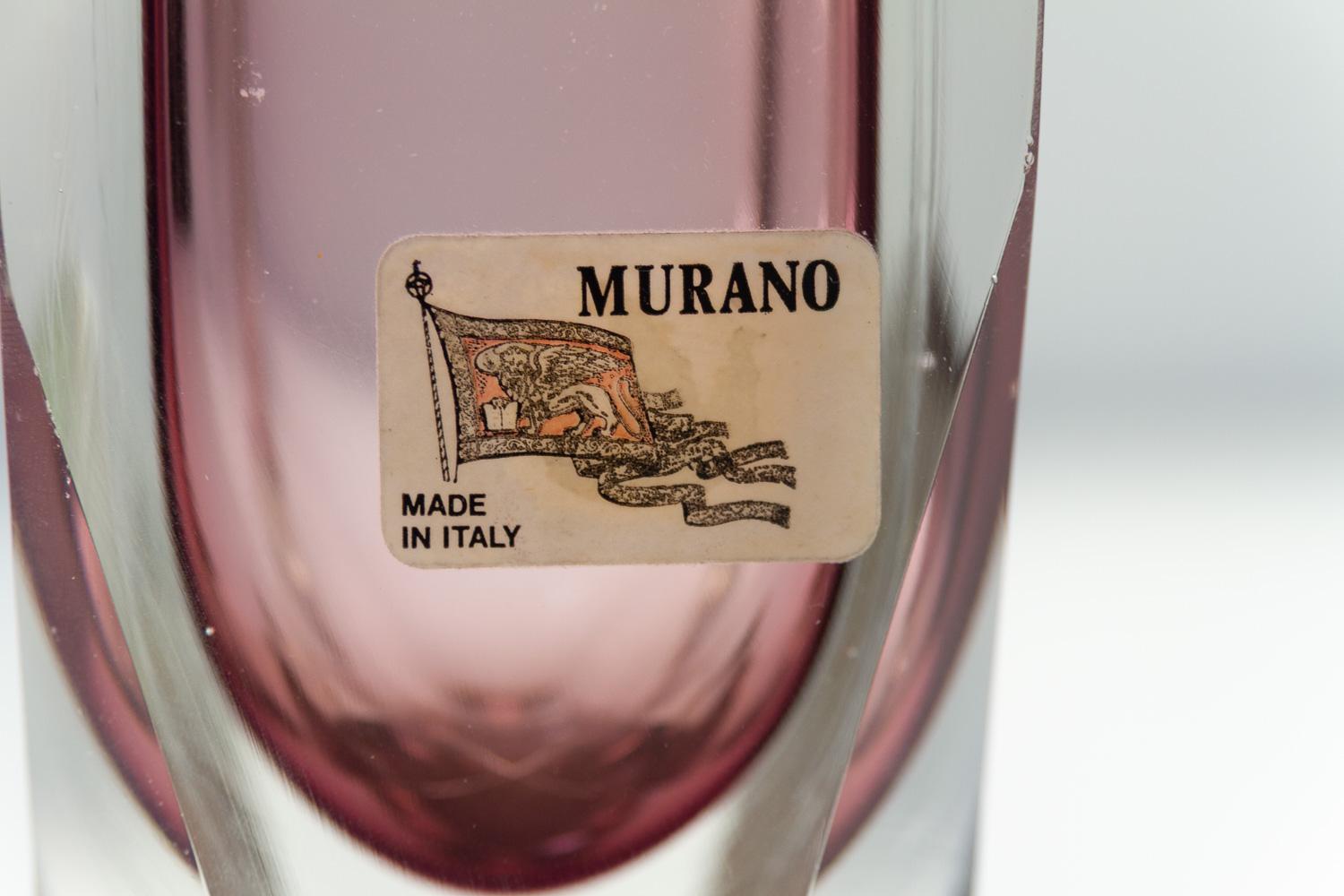 Italiano Vaso in vetro di Murano Glass Sommerso sfaccettato e spesso, anni '70. in vendita