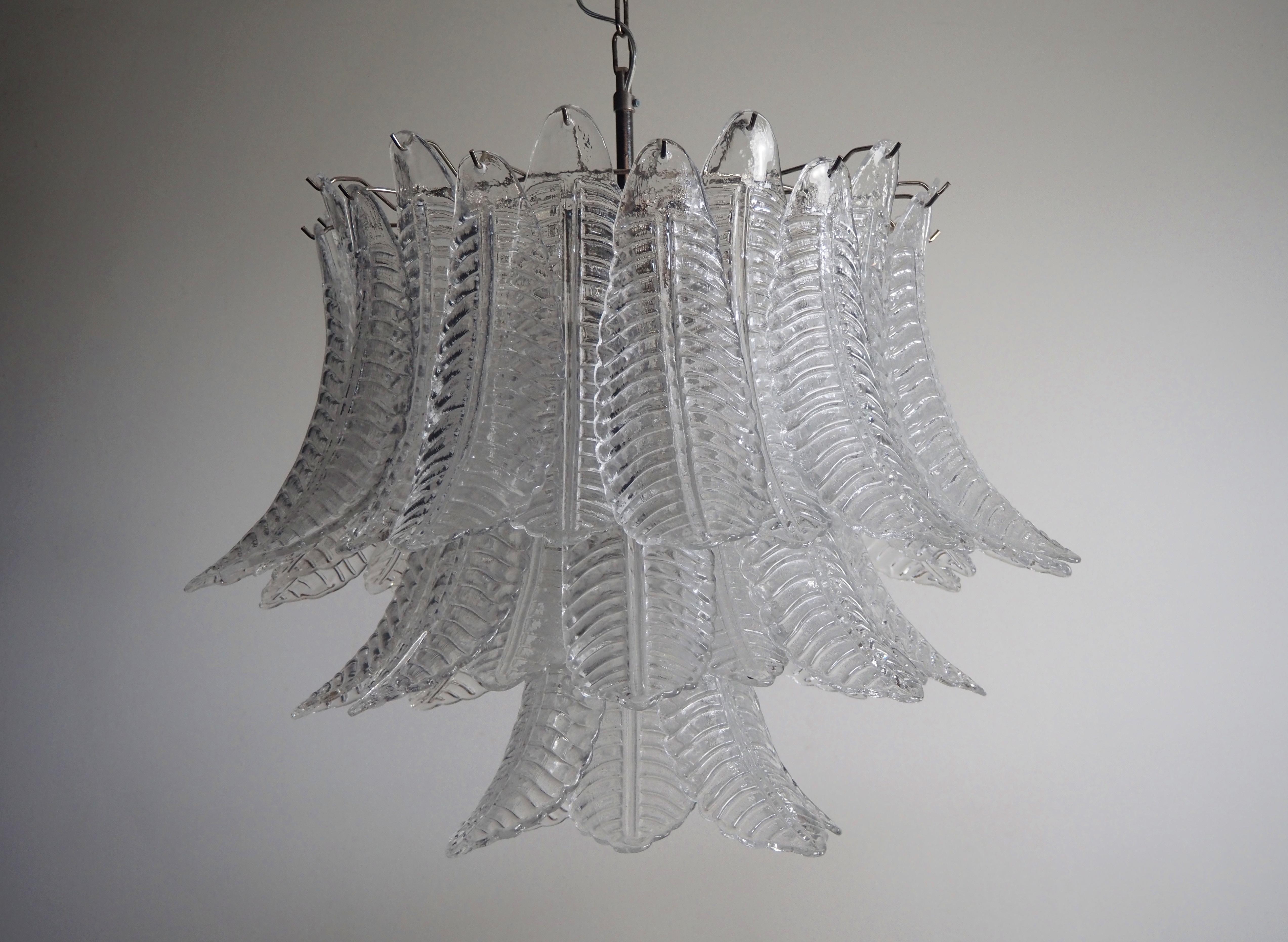 Murano italien à trois niveaux  48 Fougères transparentes Lustre en verre en vente 6