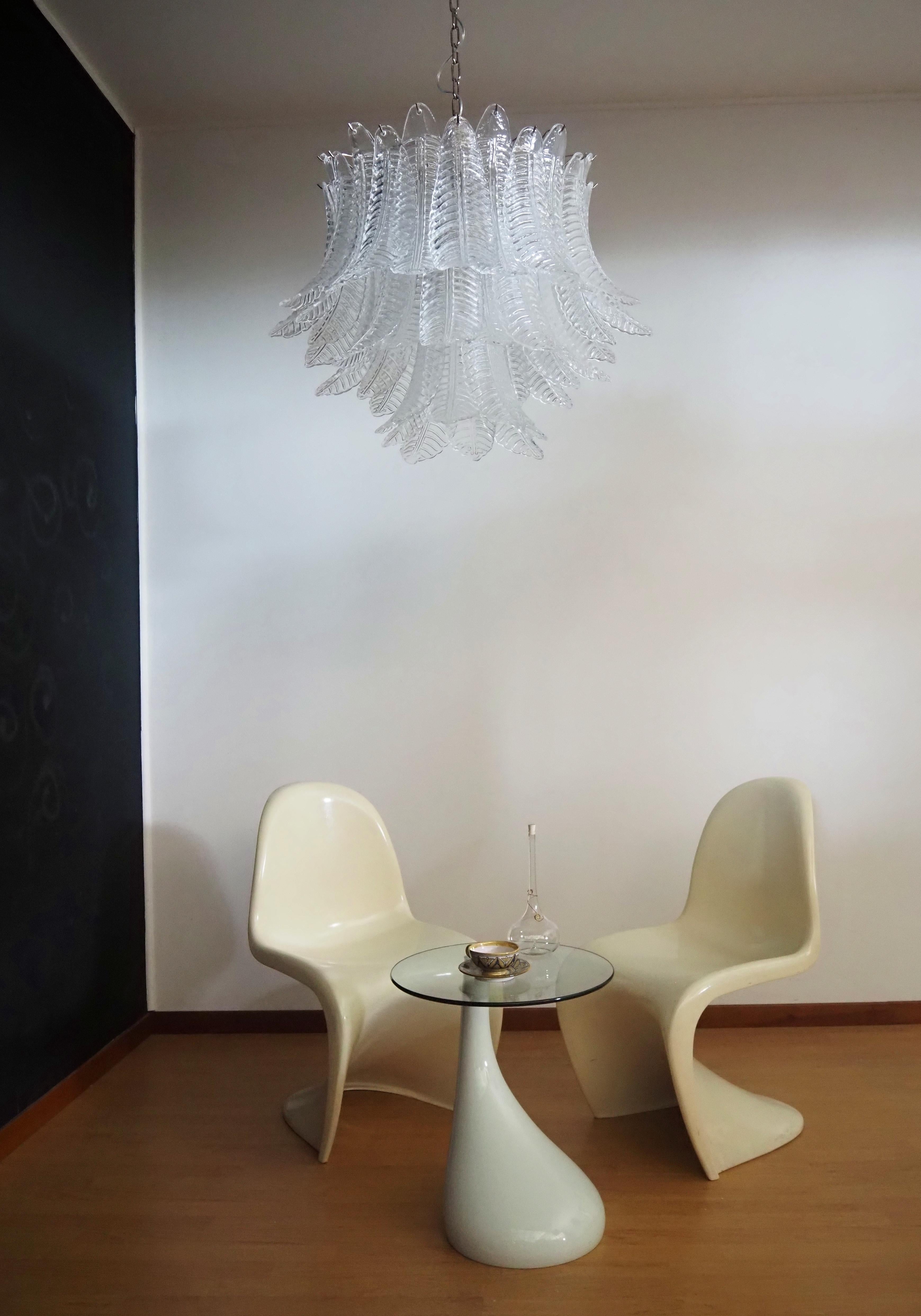 Italian Murano three-Tier  48 transparent Ferns Glass chandelier In Good Condition For Sale In Gaiarine Frazione Francenigo (TV), IT