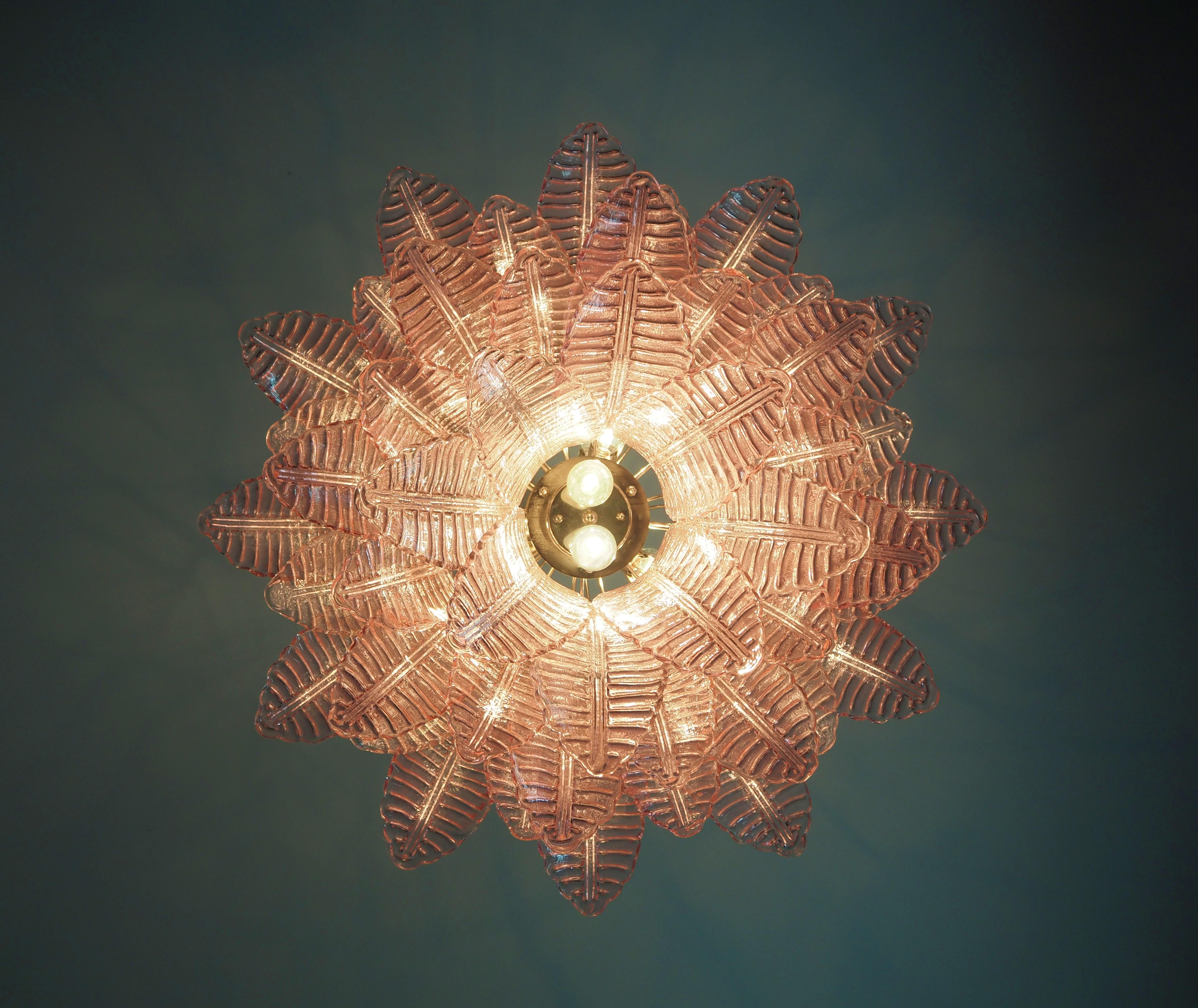 Lampadario italiano di Murano a tre livelli in vetro rosa Felci in vendita 5