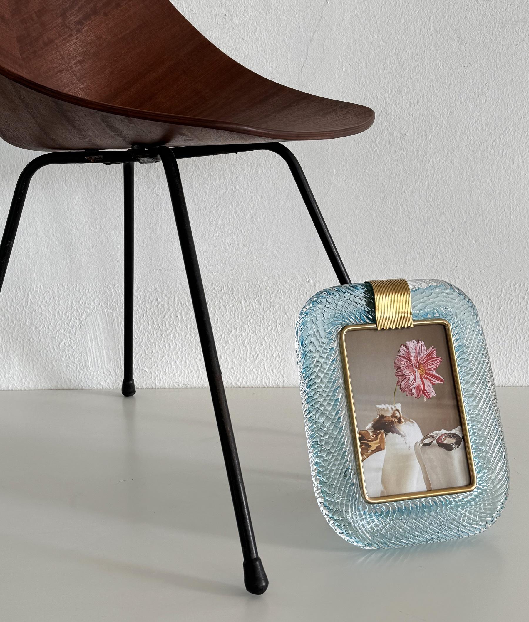 Italian Murano Twist Glass Picture Frame in light blue color by Barovier & Toso

Italian Modern Murano twist glass and brass picture frame, in sky blue color.
Suits for 18x12cm or 5x7