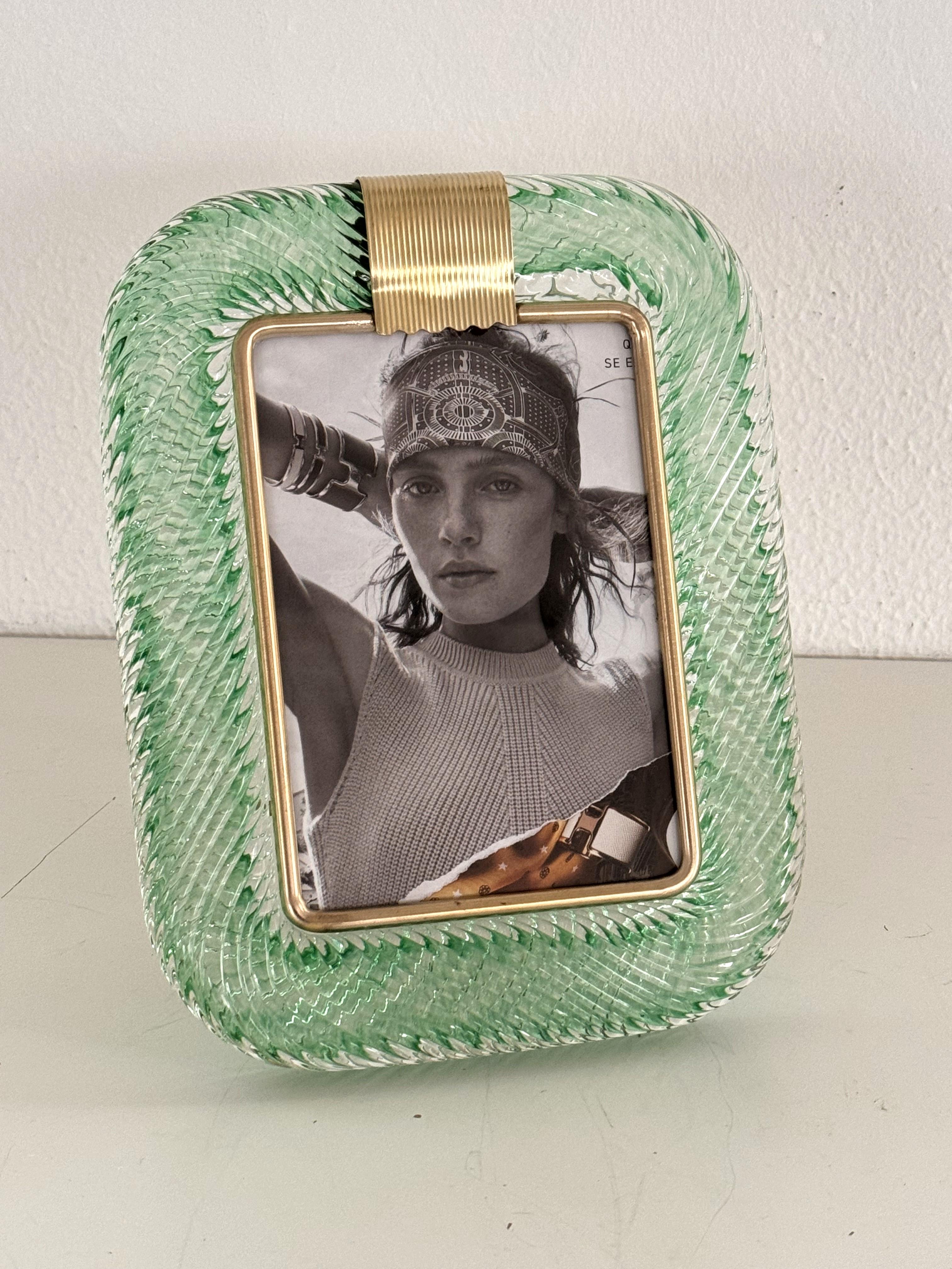 Marco Twist de Murano italiano en cristal de Murano verde y latón Hecho a mano en venta
