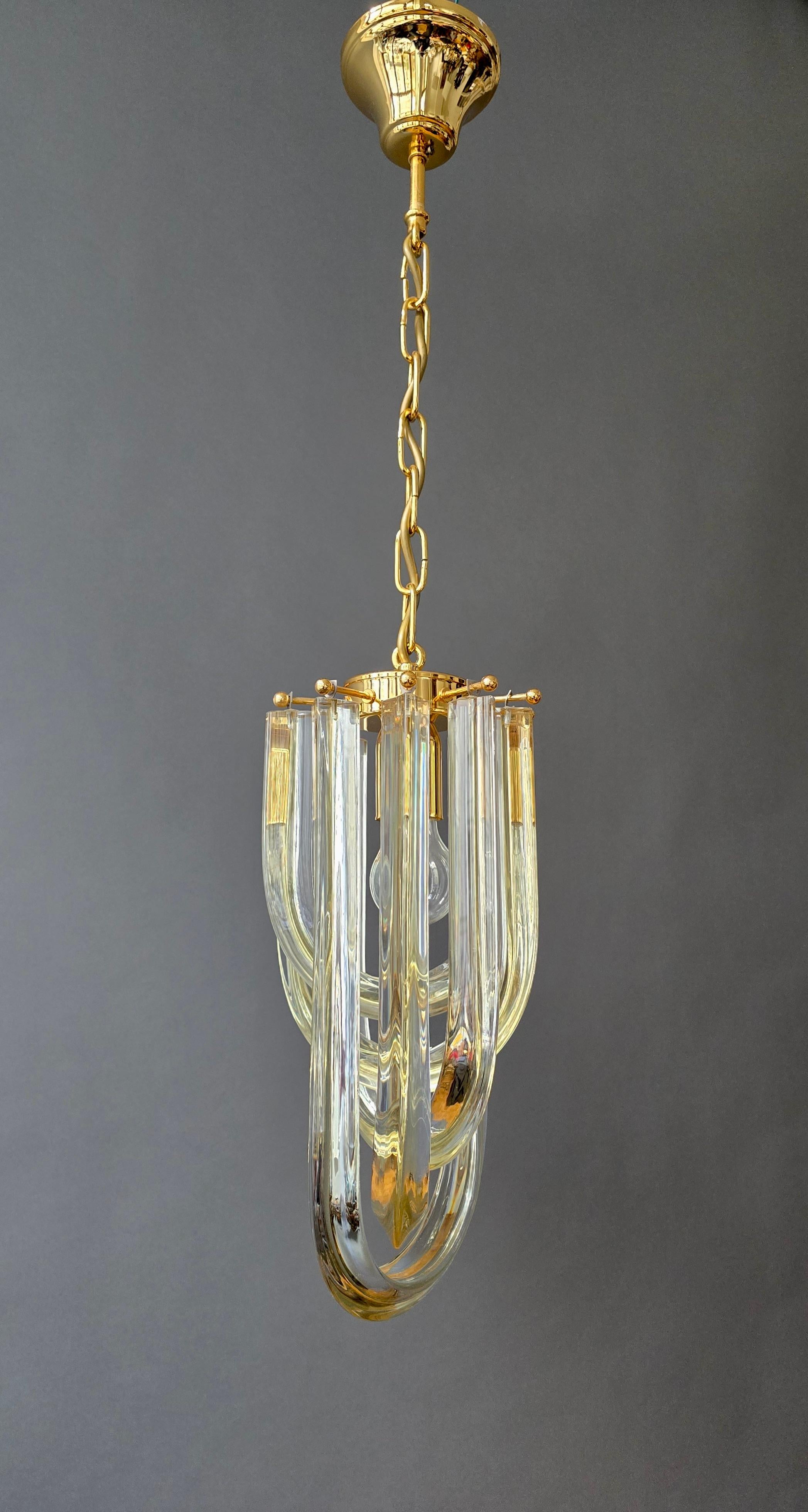 Hollywood Regency Ciondolo in vetro di Murano a forma di U in stile Venini, anni '70 in vendita