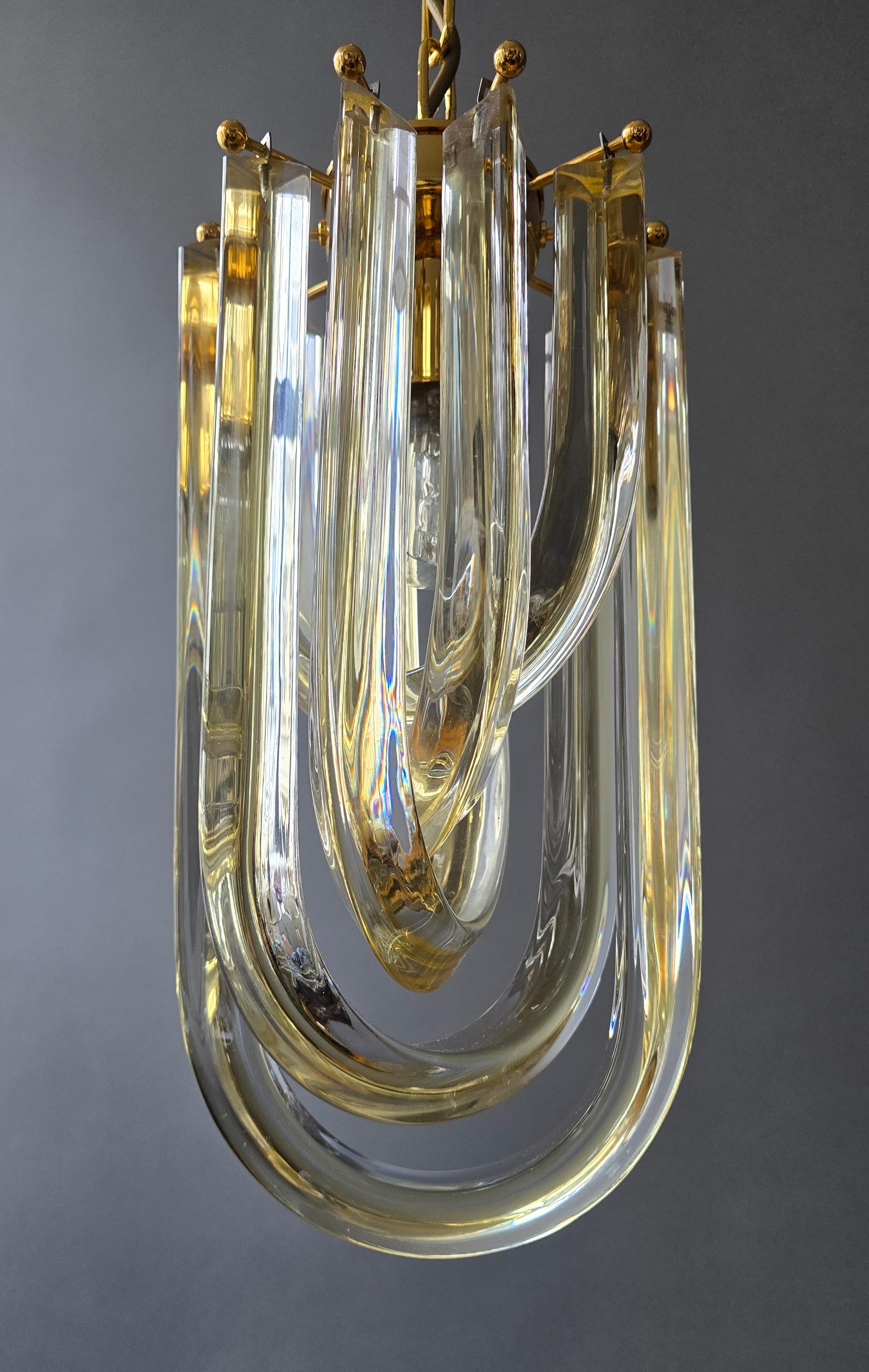 Italiano Ciondolo in vetro di Murano a forma di U in stile Venini, anni '70 in vendita