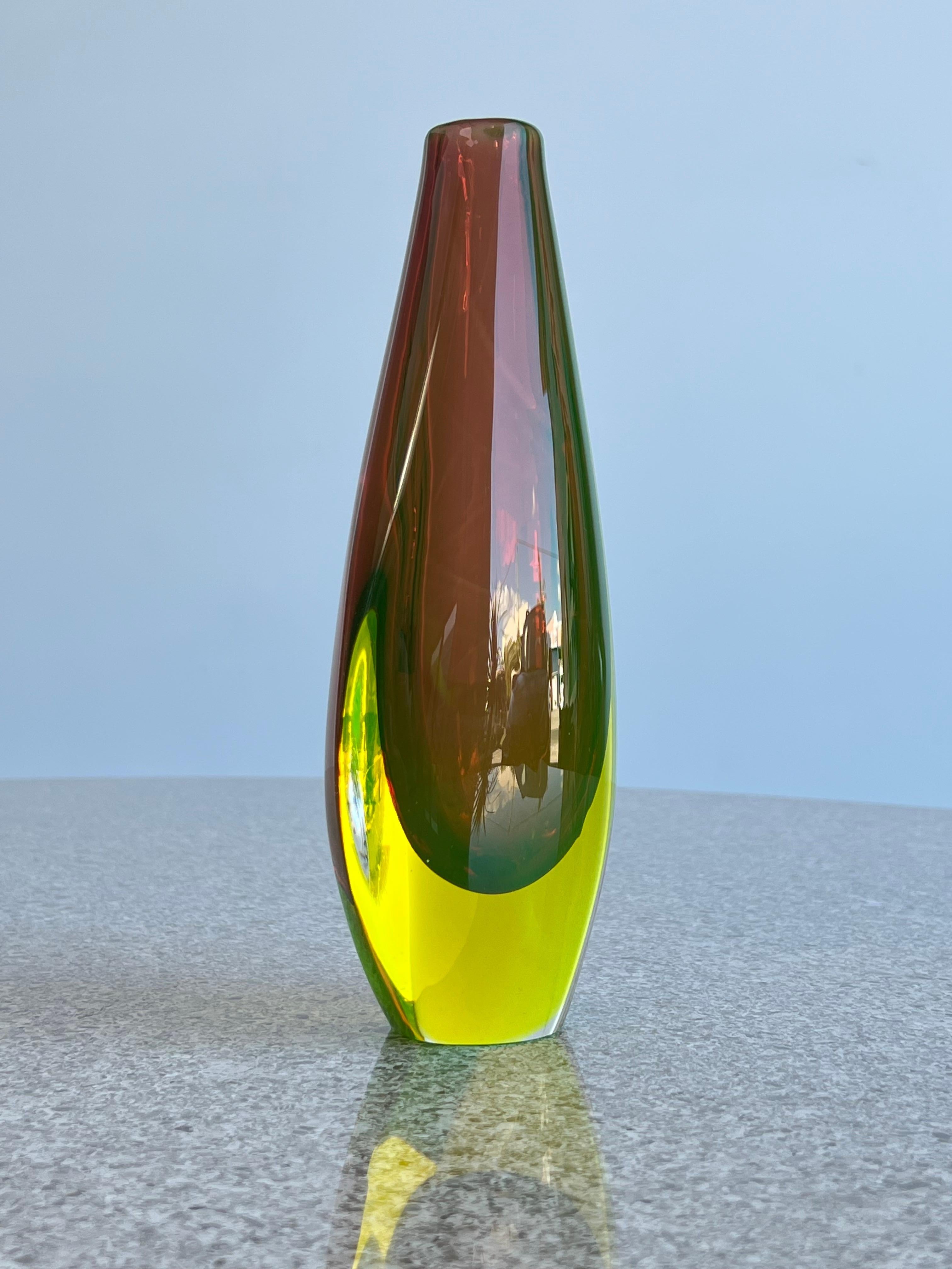 murano uranium glass vase