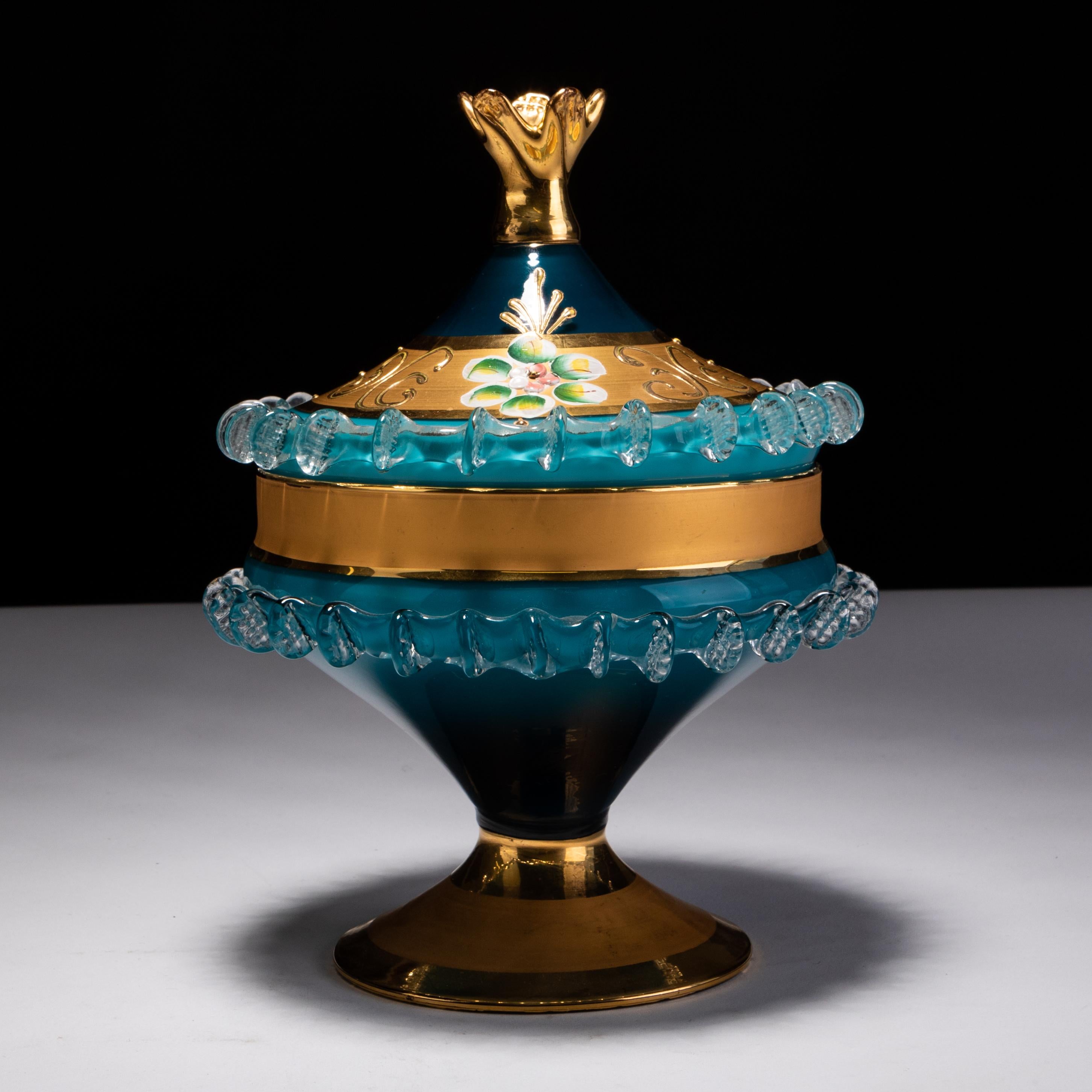 Italian Murano Venetian Mid-Century 24 KT Gold Enamel Glass Bonbonniere Bowl In Good Condition For Sale In Nottingham, GB