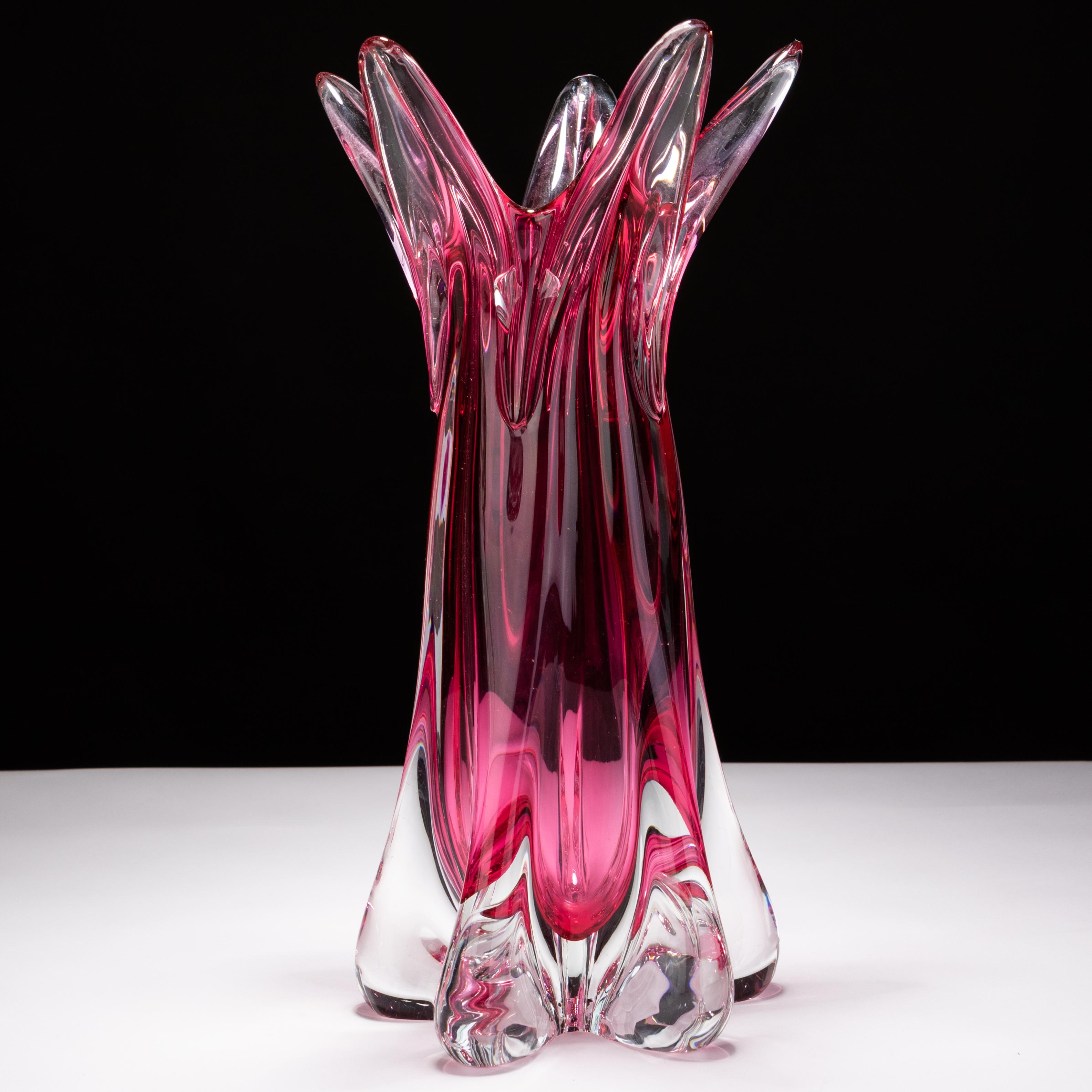 Vase de designer en verre de Murano vénitien Cranberry Sommerso du milieu du siècle dernier Bon état à Nottingham, GB