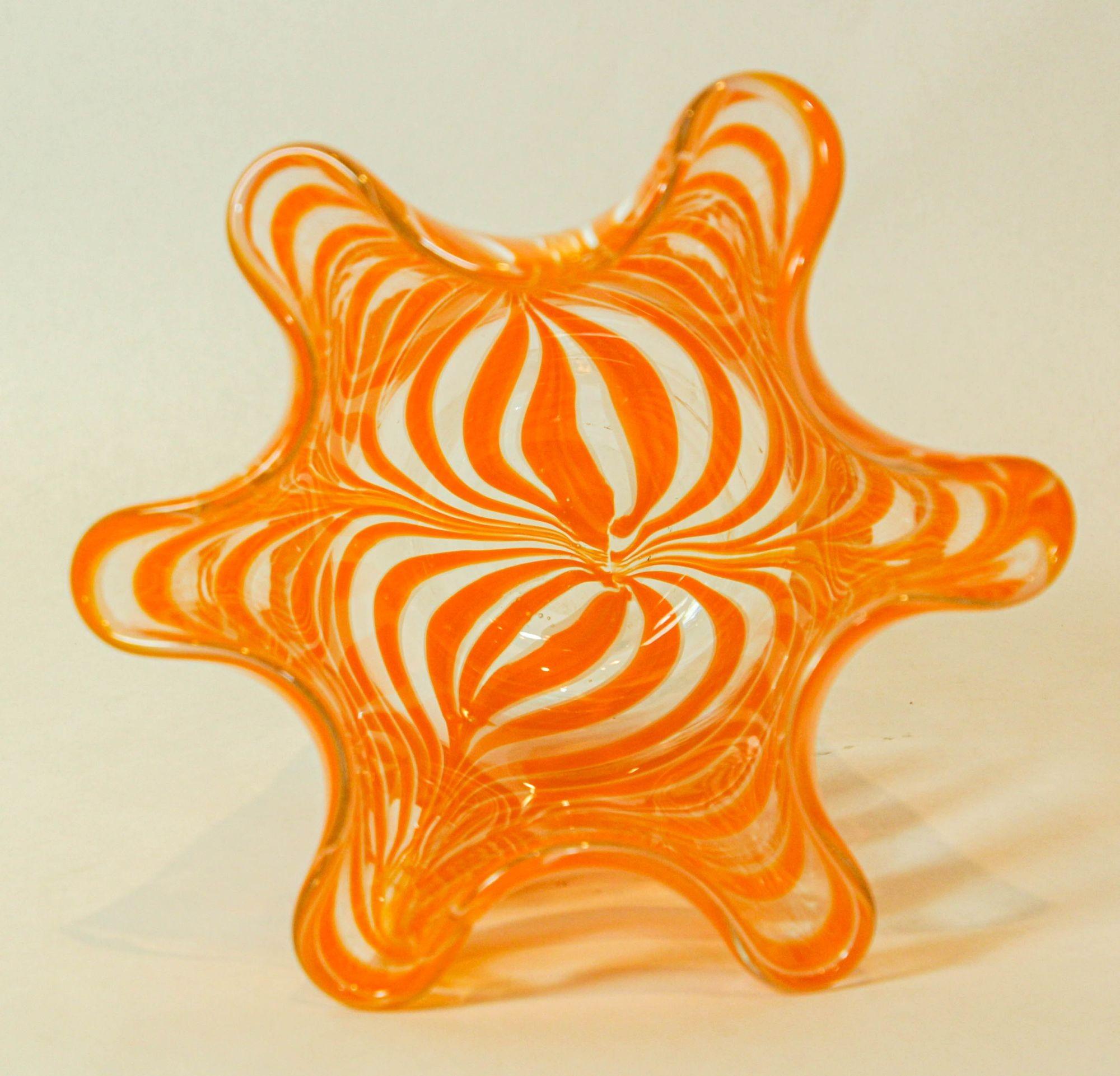 Italian Murano Venetian Vase Orange Swirl Freeform Handkerchief 1970s In Good Condition For Sale In North Hollywood, CA