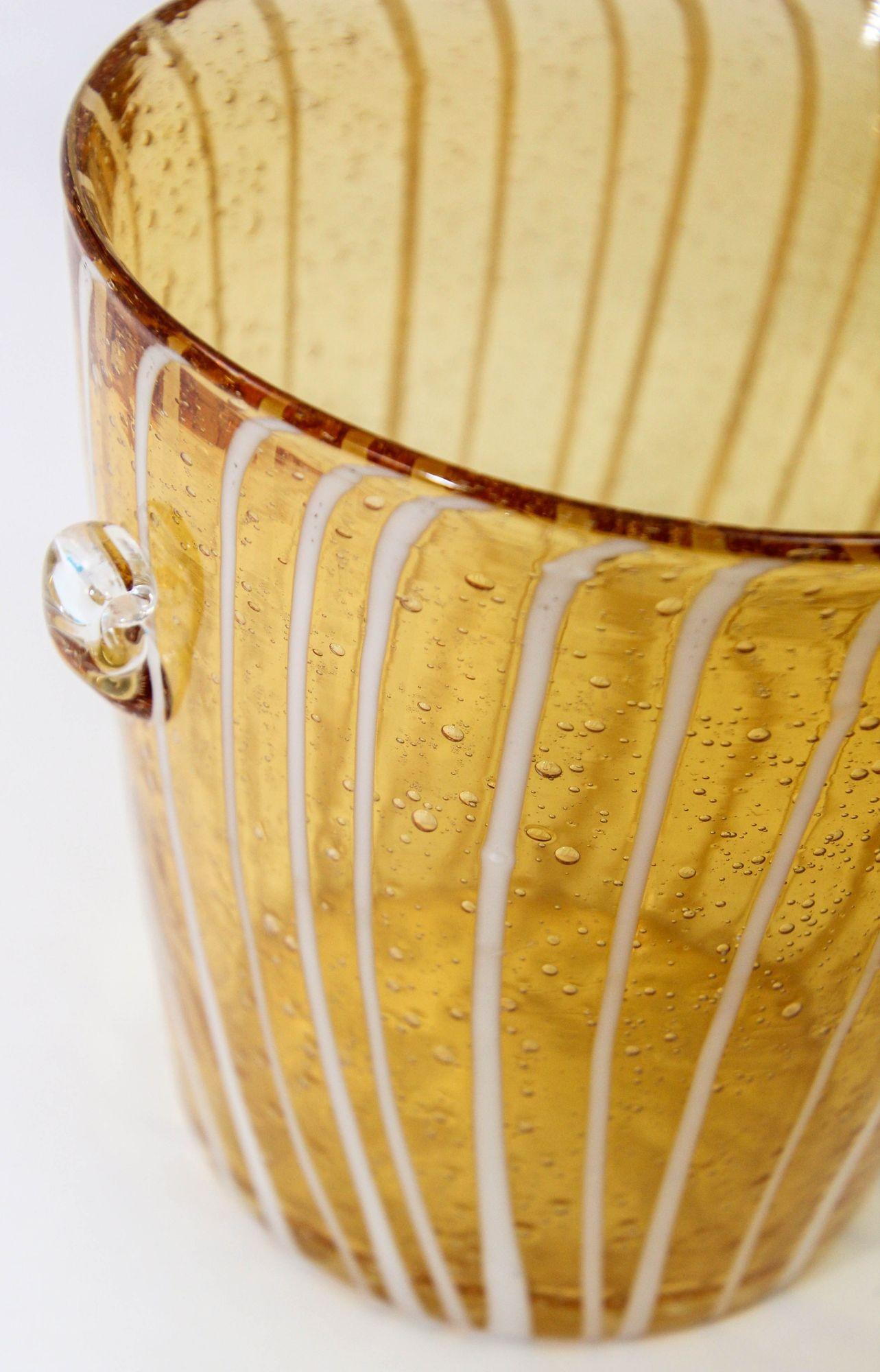 Italian Murano Venini Venetian Art Glass Ice Bucket Amber and White In Good Condition For Sale In North Hollywood, CA