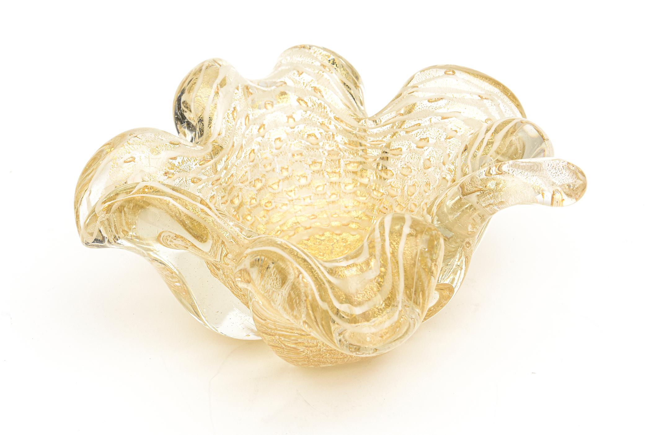 Italian Murano Barovier e Toso White, Gold Leaf Aventurine Glass Bowl Vintage In Good Condition In North Miami, FL