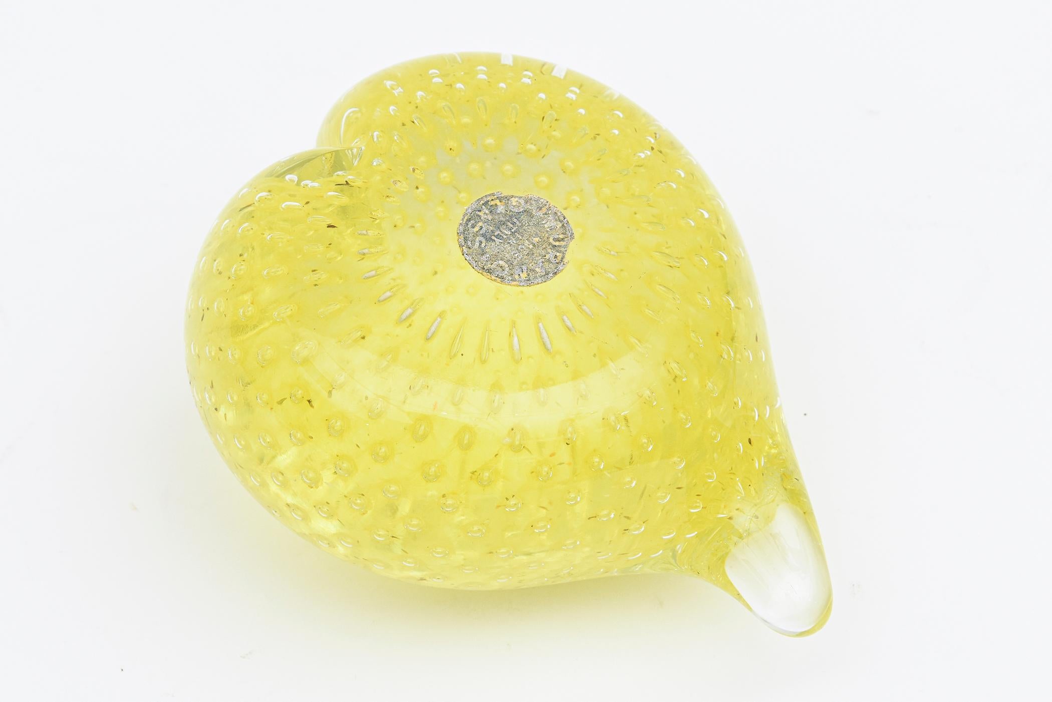 Murano Vintage Yellow Heart Glass With Bubbles Paperweight Desk Accessory For Sale 3