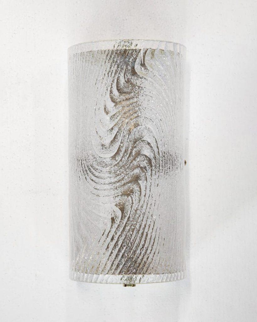 Italian Murano Wall Sconces made by eModerno, meticulously created in Italy to meet the highest standards of quality.
The gracefully curved clear and white glass, mimicking the 'Corteccia' or 'tree bark' aesthetic, is artfully secured by a polished