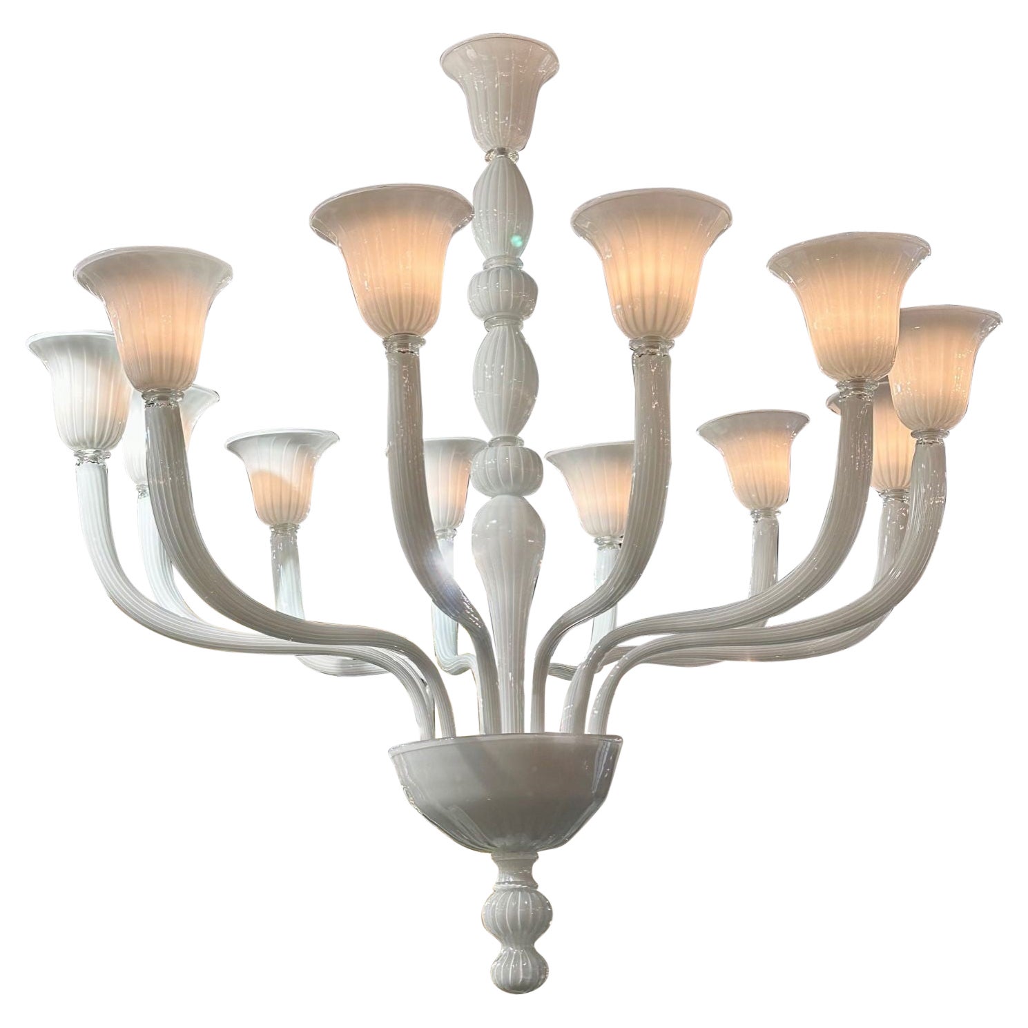 Lampadario italiano di Murano bianco a 12 bracci