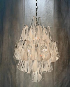 Araña italiana de pétalos de cristal blanco y transparente de Murano, de Mazzega, hacia la década de 1970