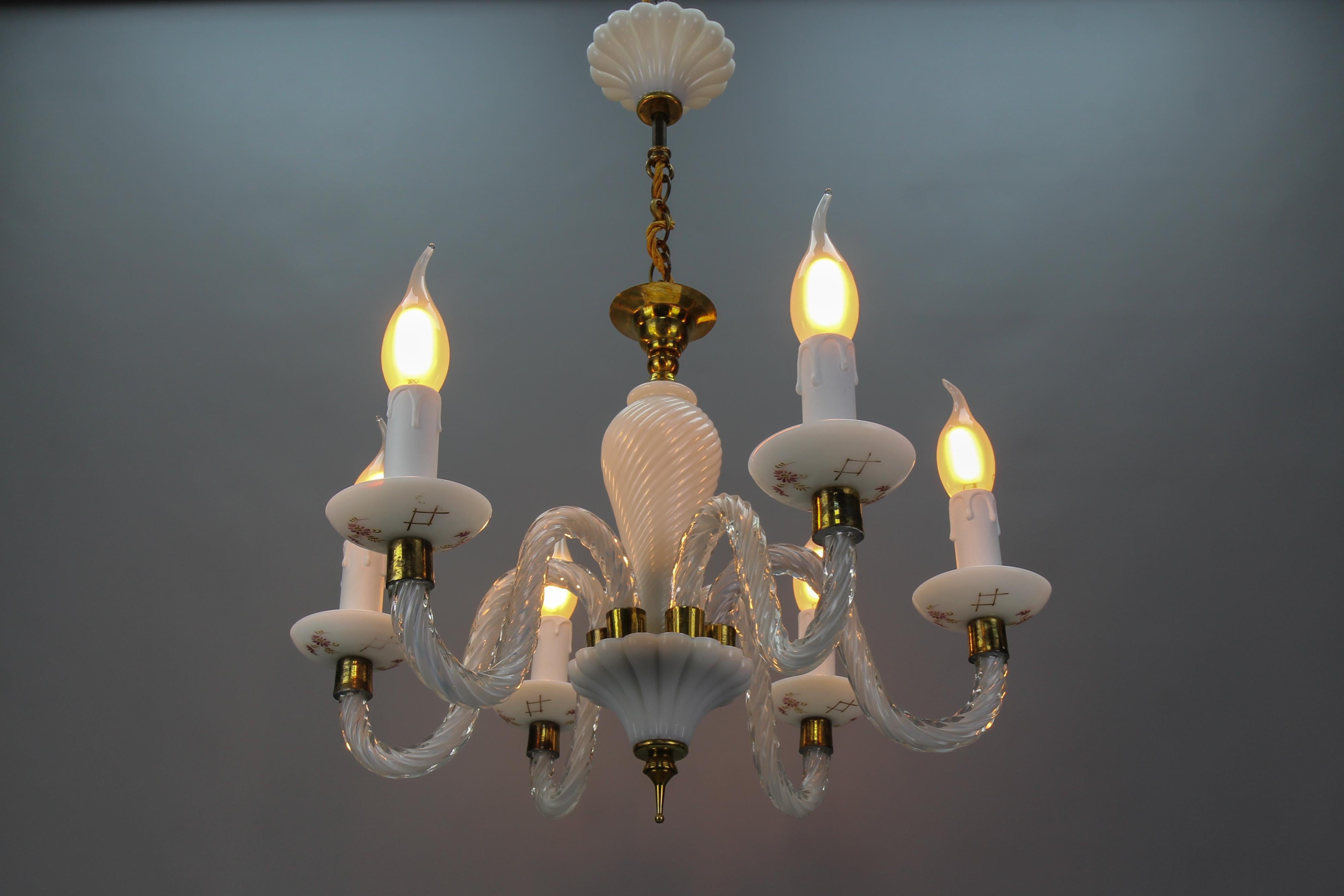 Italian Murano White Clear and Milk Glass Six-Arm Chandelier, 1950s In Good Condition For Sale In Barntrup, DE