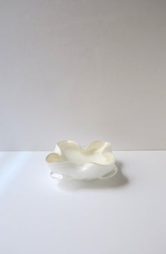 Italian Murano White Gold Art Glass Bowl, circa Mid-20th Century