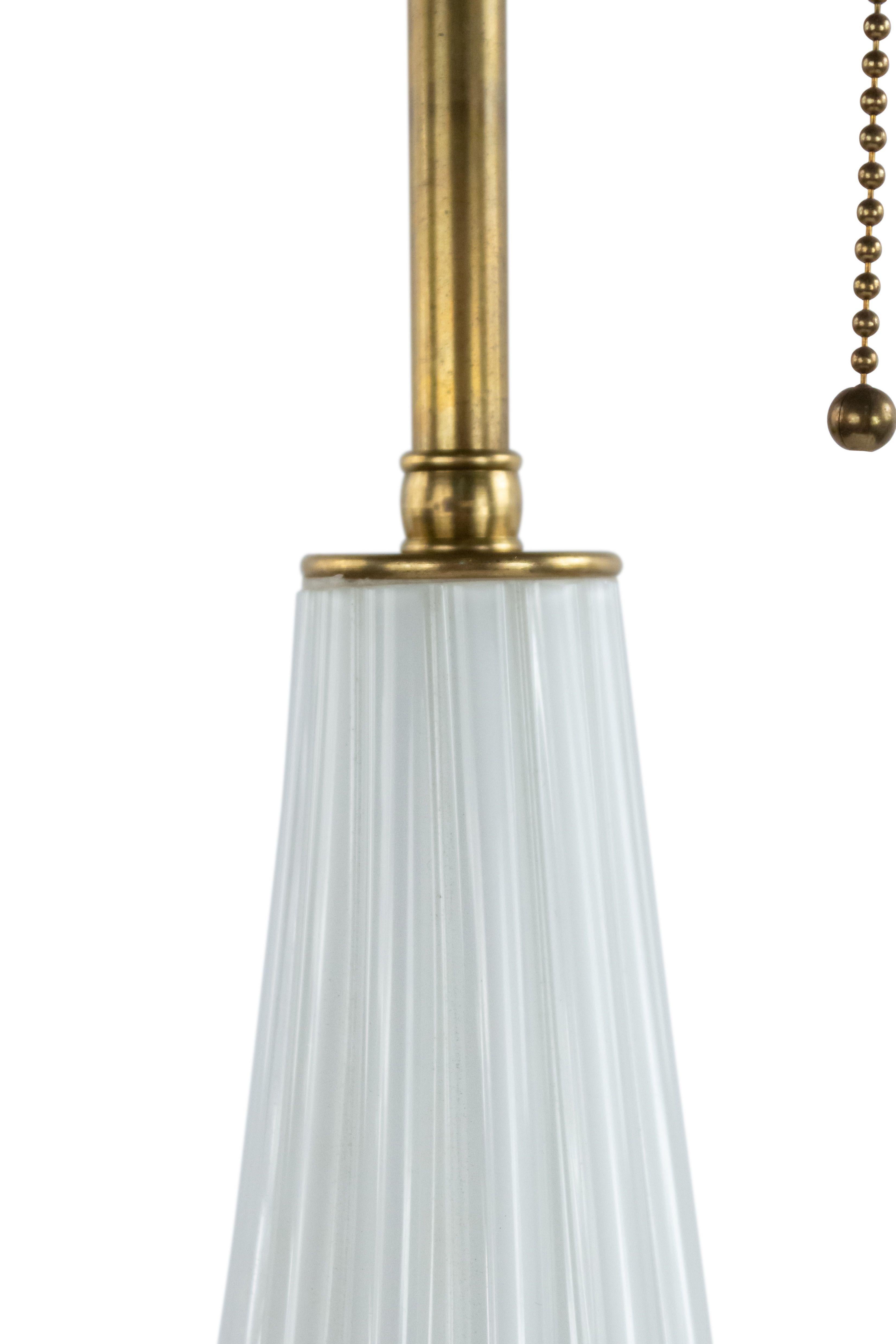 Italian Murano White Gold Dusted Glass Table Lamp In Good Condition For Sale In New York, NY