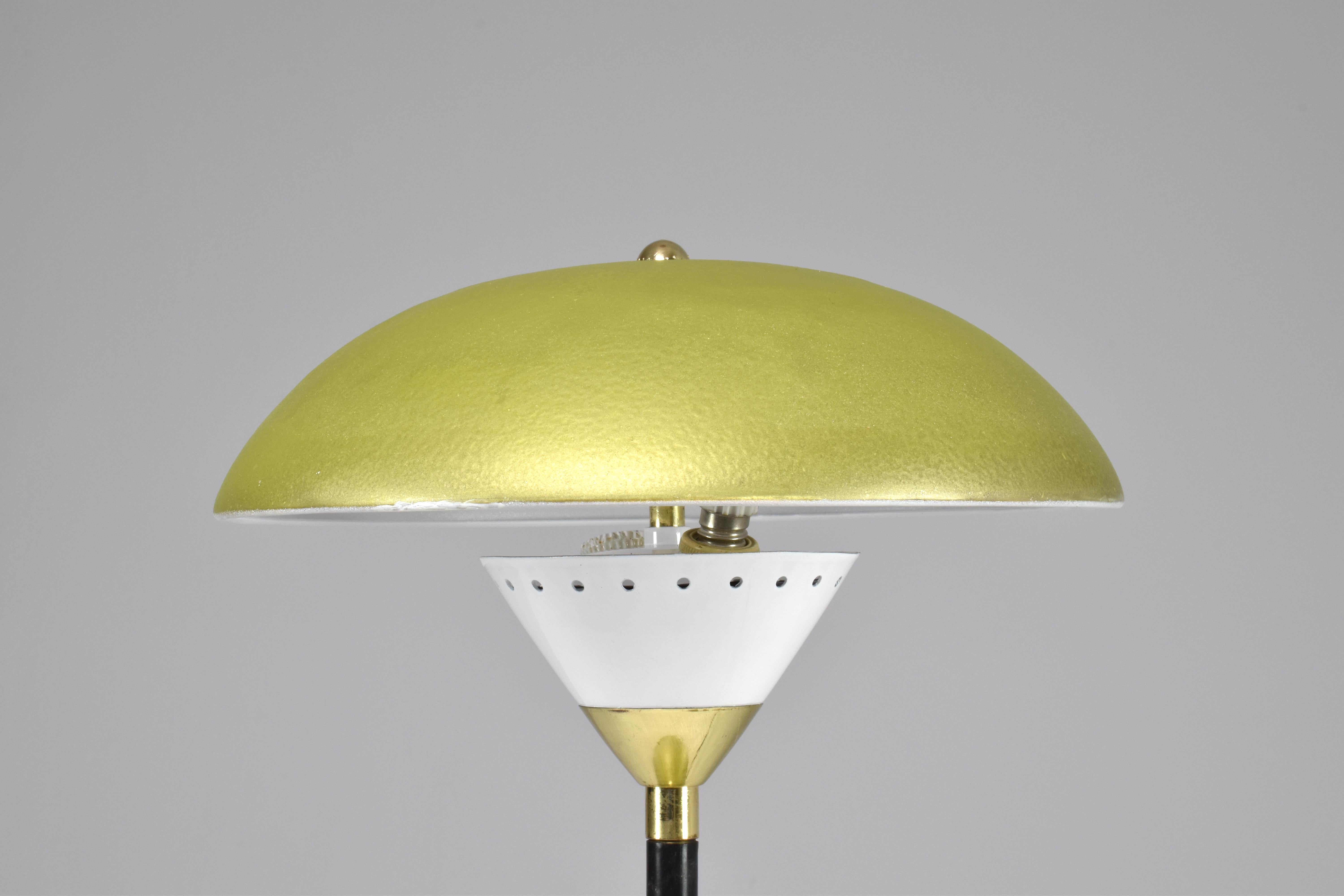 Italian Mushroom Metal Table Lamp, 1970s In Good Condition For Sale In Paris, FR