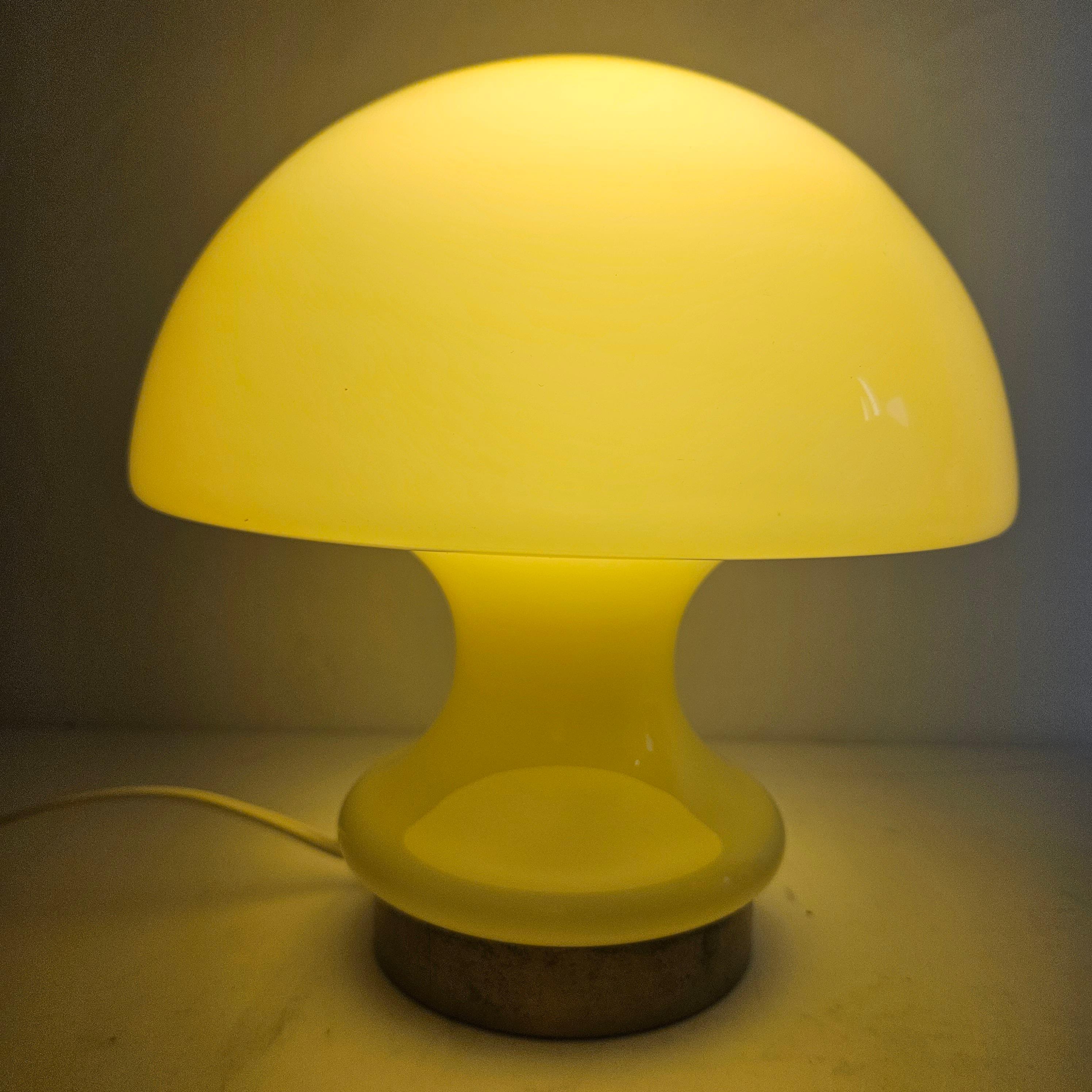 Italian Mushroom Opaline Glass Table Lamp with Brass, 1970s In Good Condition For Sale In Oud Beijerland, NL