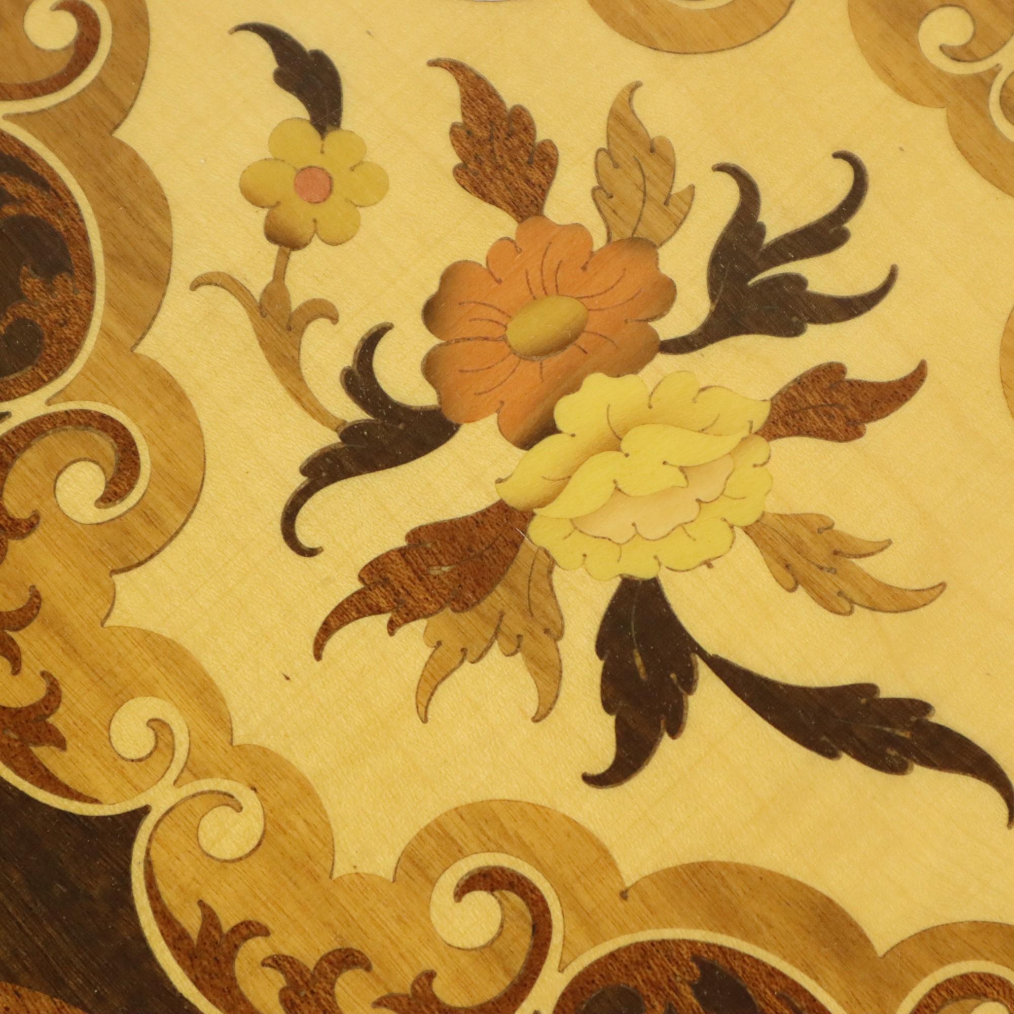 Boîte à musique italienne Table en bois Sorrento Sankyo en vente 7