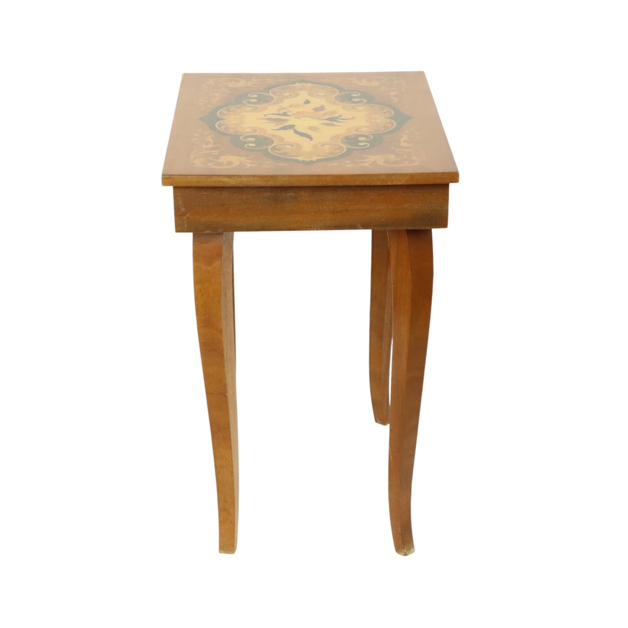 Boîte à musique italienne Table en bois Sorrento Sankyo en vente 2