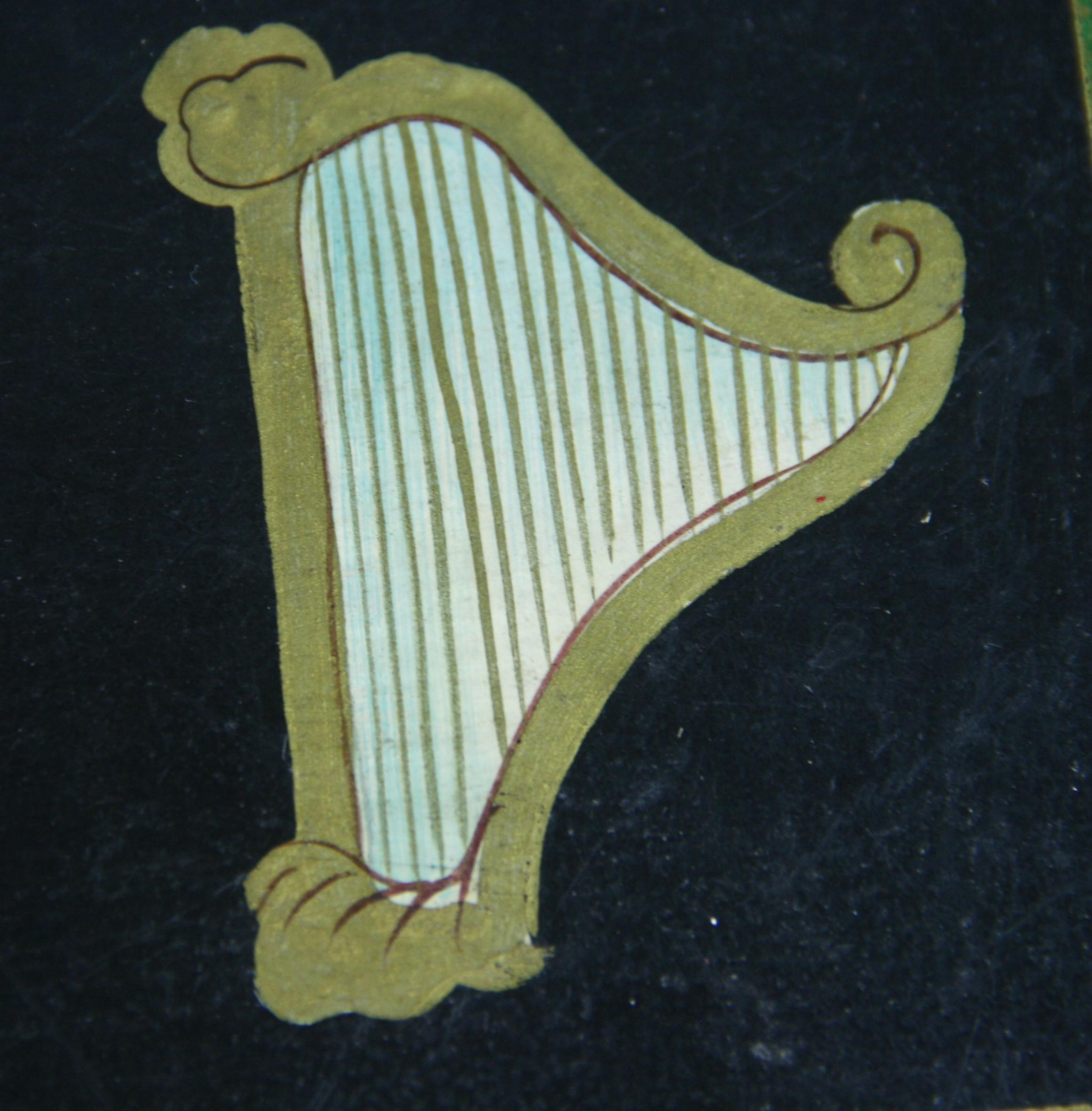 Bandeja de servir vintage italiana pintada a mano con un instrumento musical en venta 6