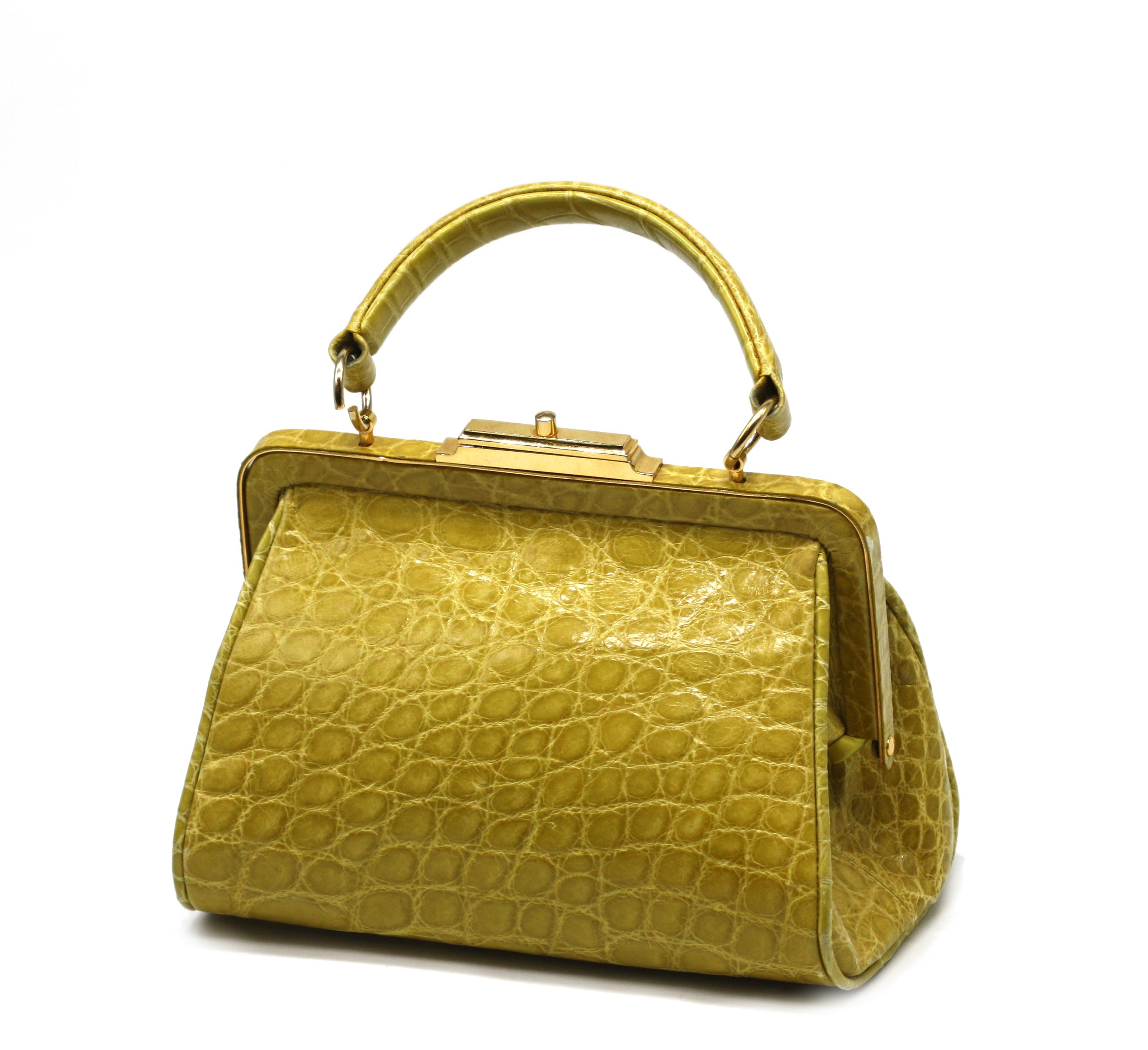 Sac à main en alligator italien de couleur moutarde Bon état - En vente à West Palm Beach, FL