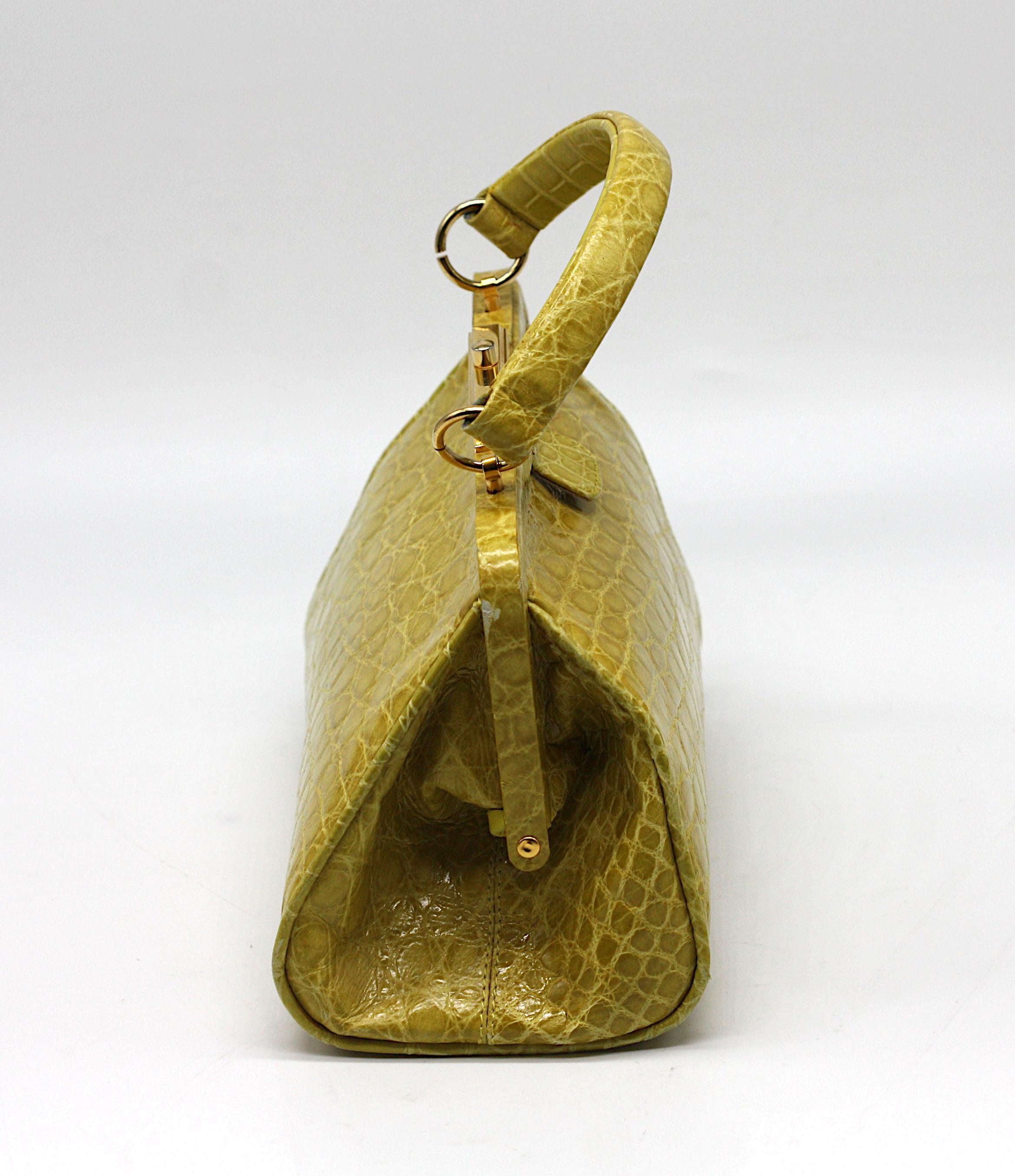 Sac à main en alligator italien de couleur moutarde Unisexe en vente