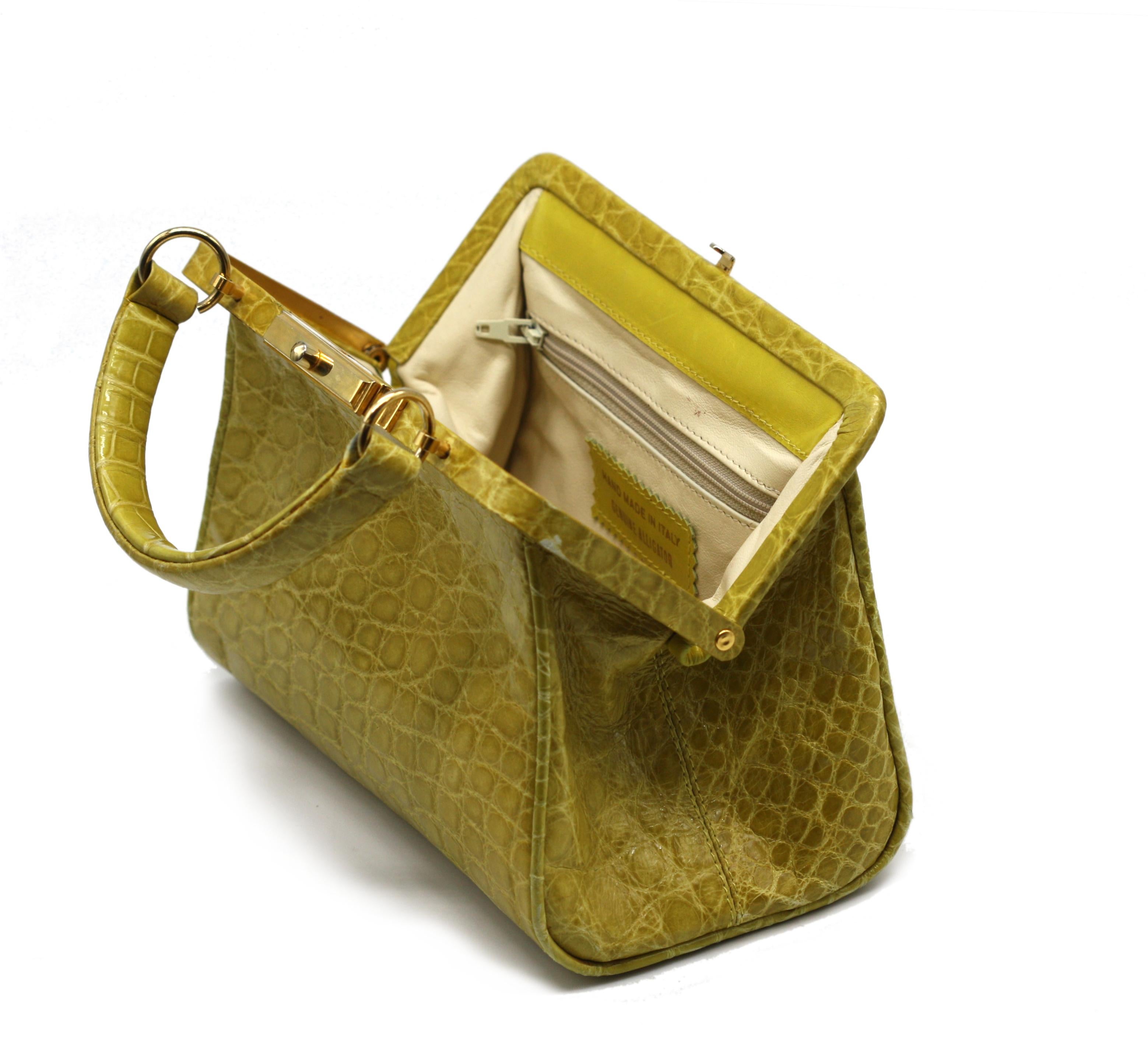 Sac à main en alligator italien de couleur moutarde en vente 1