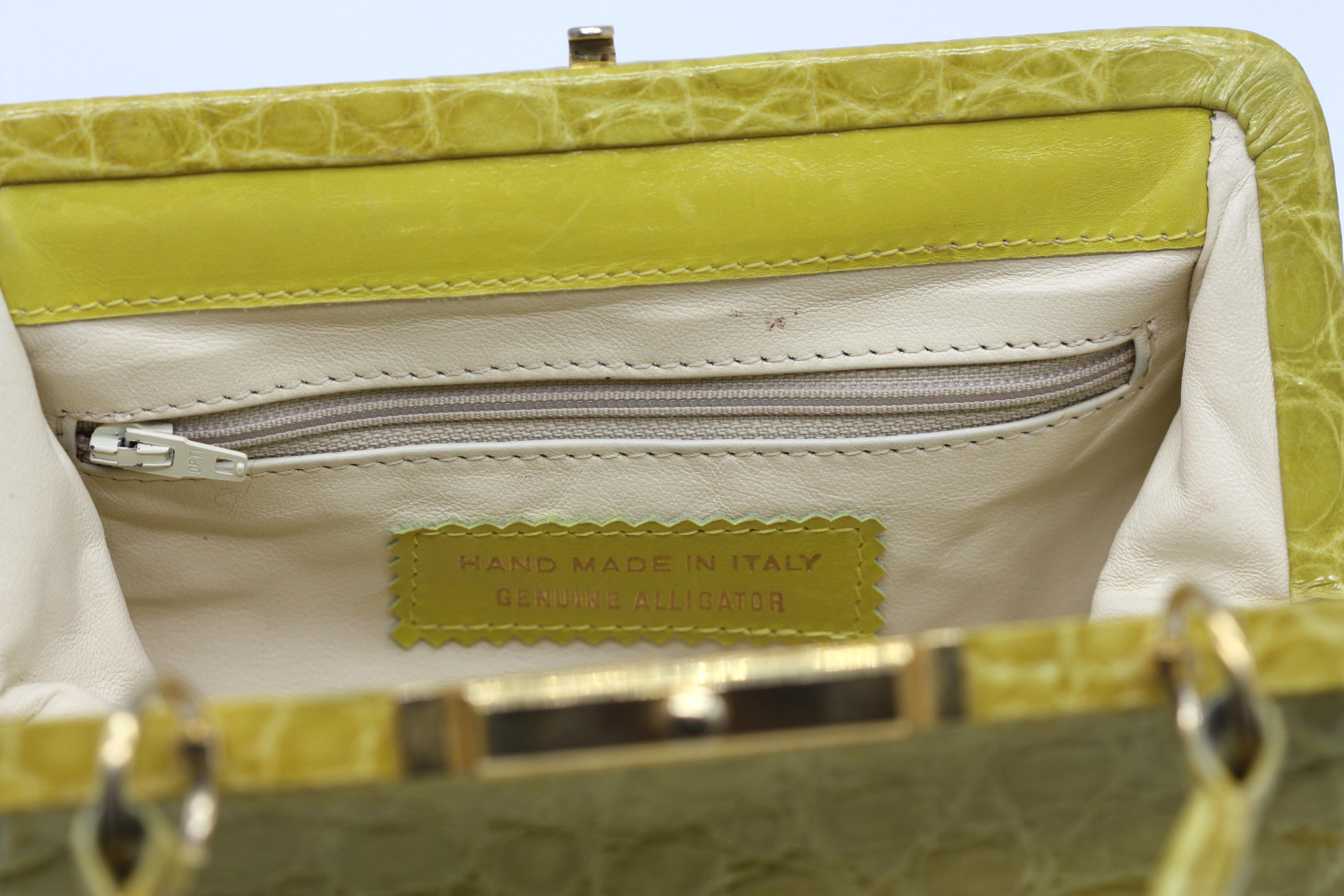 Sac à main en alligator italien de couleur moutarde en vente 2