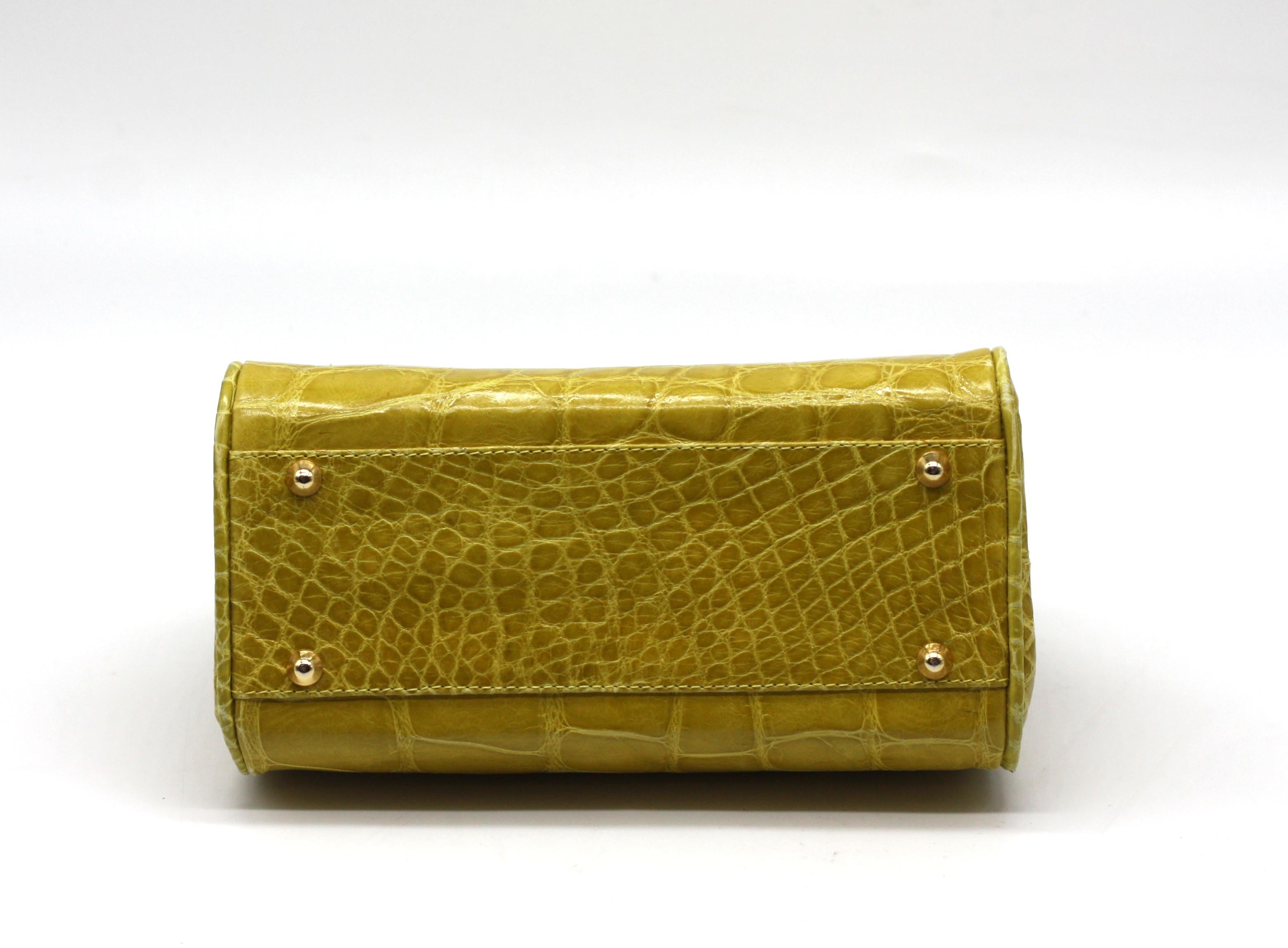 Sac à main en alligator italien de couleur moutarde en vente 3
