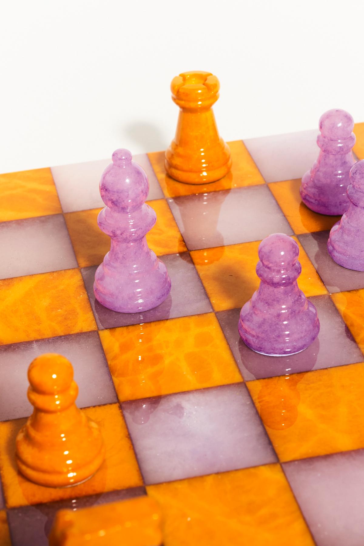 Contemporary Italian Mustard / Lilac Large Alabaster Chess Set