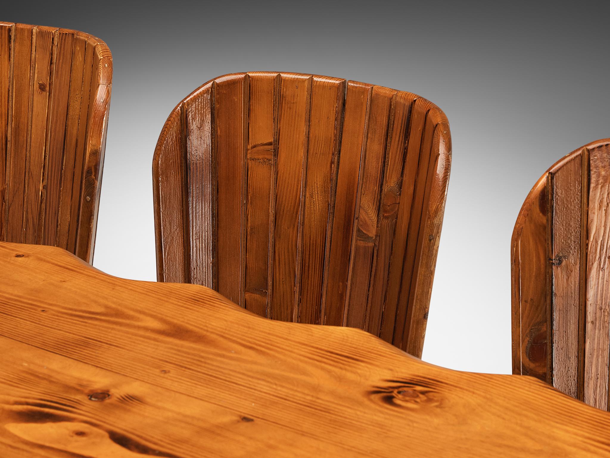 Ensemble naturaliste italien de tables de salle à manger et six chaises en pin  Bon état - En vente à Waalwijk, NL