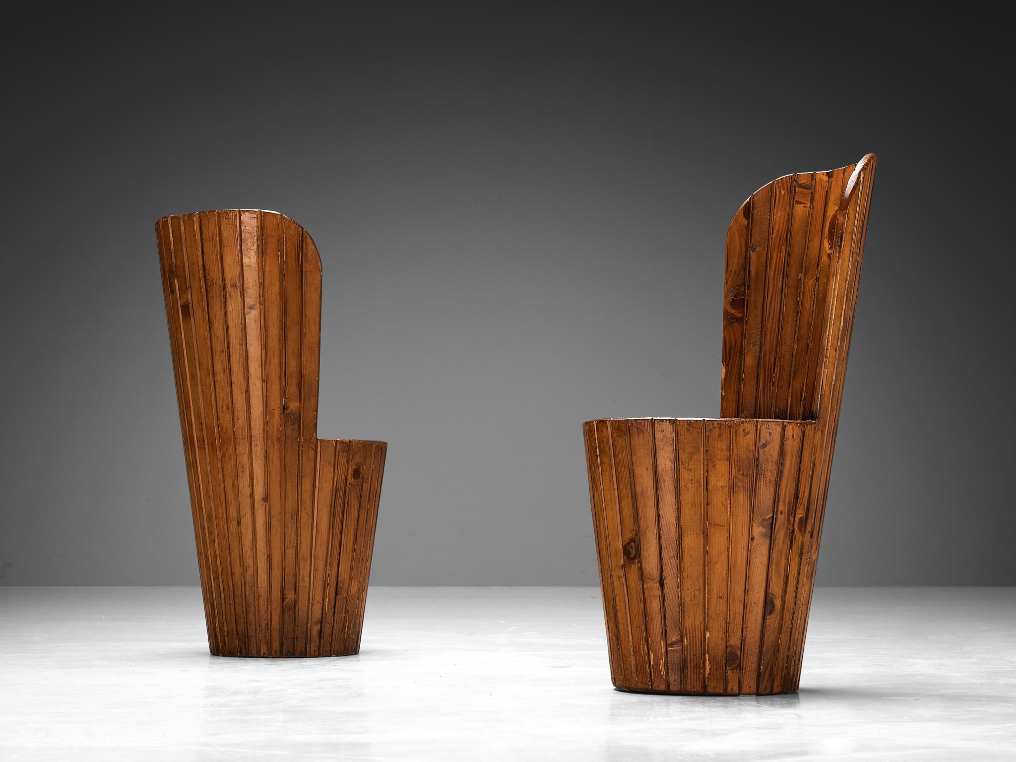 Milieu du XXe siècle Ensemble naturaliste italien de six chaises de salle à manger en pin en vente