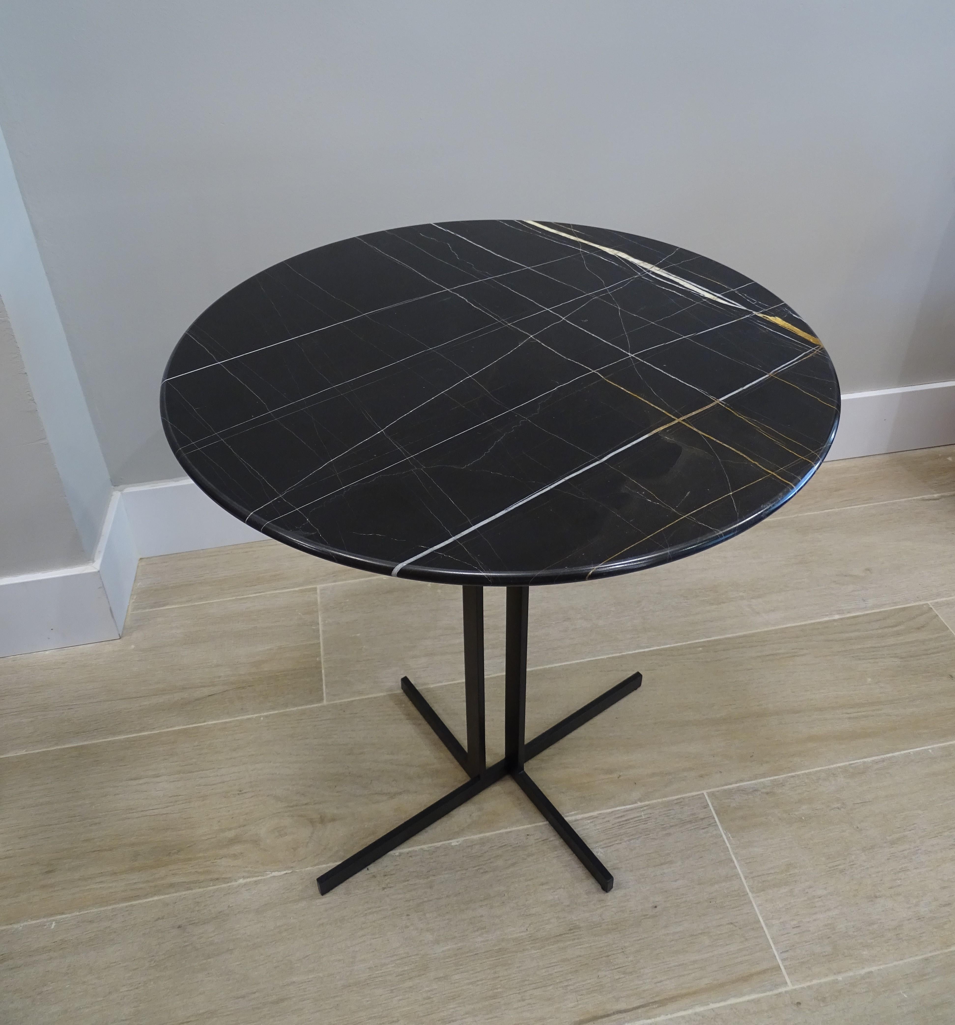 Tavolino nero italiano Natuzzi   tavolino, marmo Sahara Noir in vendita 4