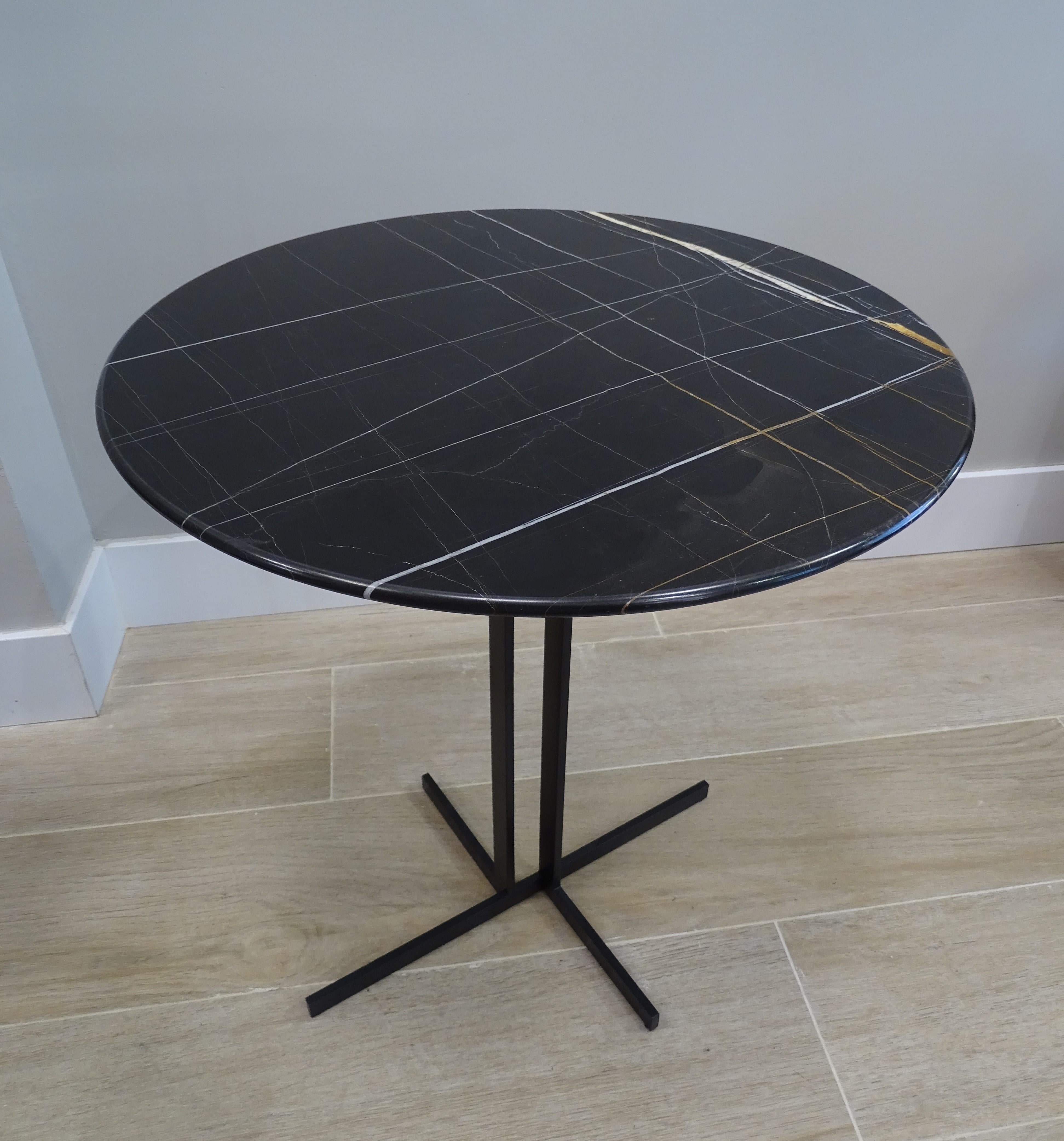 Tavolino nero italiano Natuzzi   tavolino, marmo Sahara Noir in vendita 5