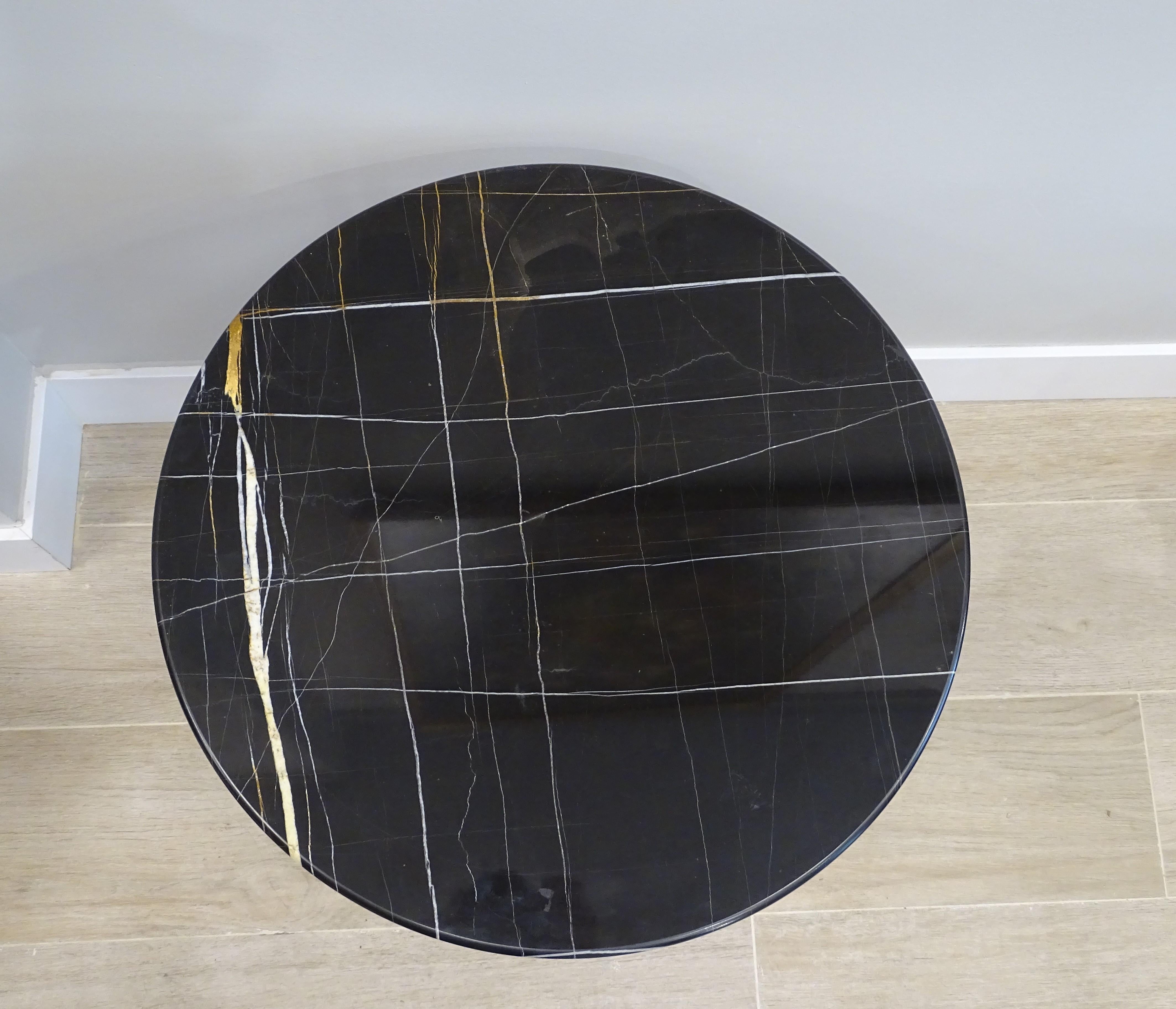 Moderno Tavolino nero italiano Natuzzi   tavolino, marmo Sahara Noir in vendita
