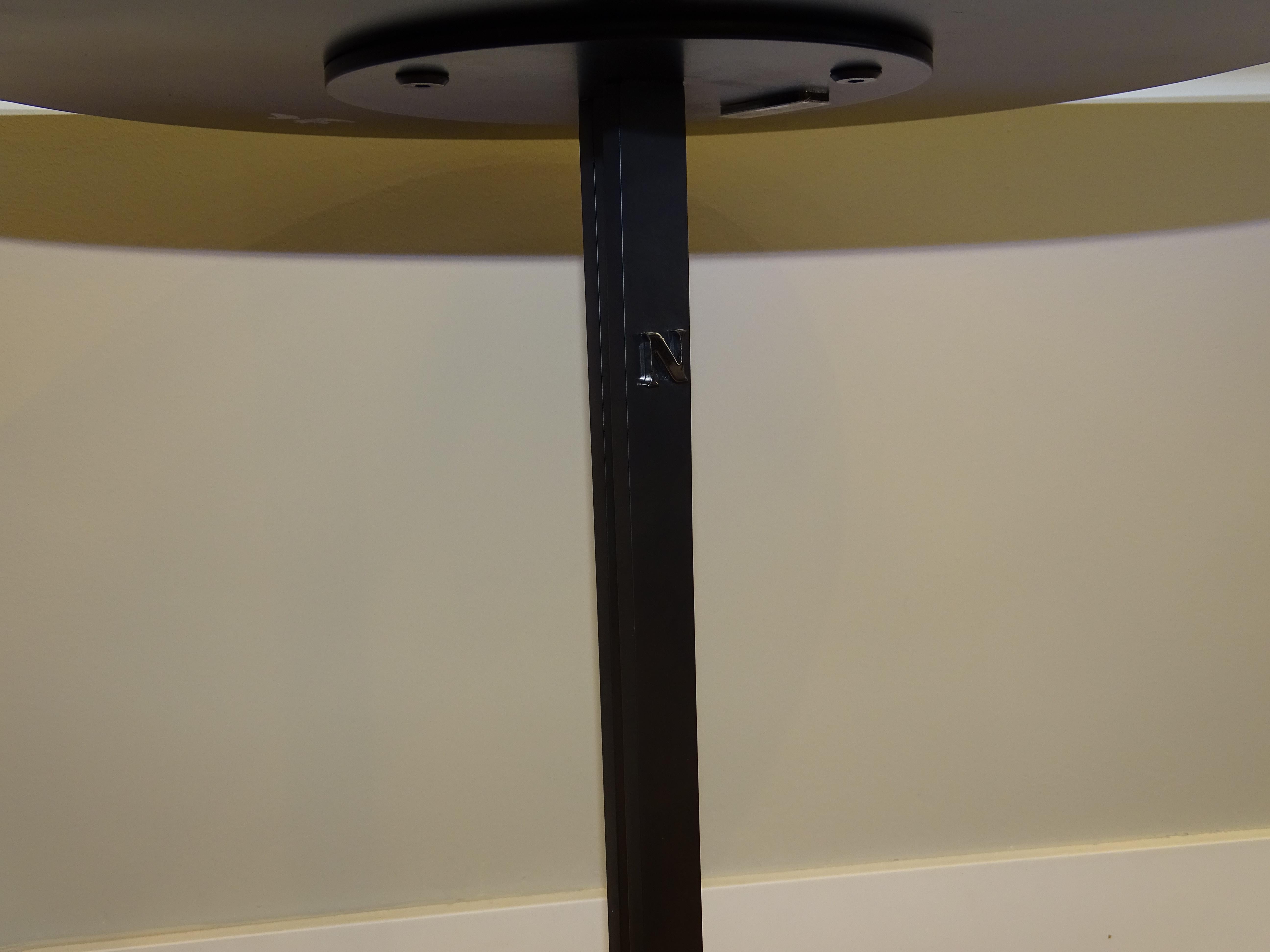 Fatto a mano Tavolino nero italiano Natuzzi   tavolino, marmo Sahara Noir in vendita