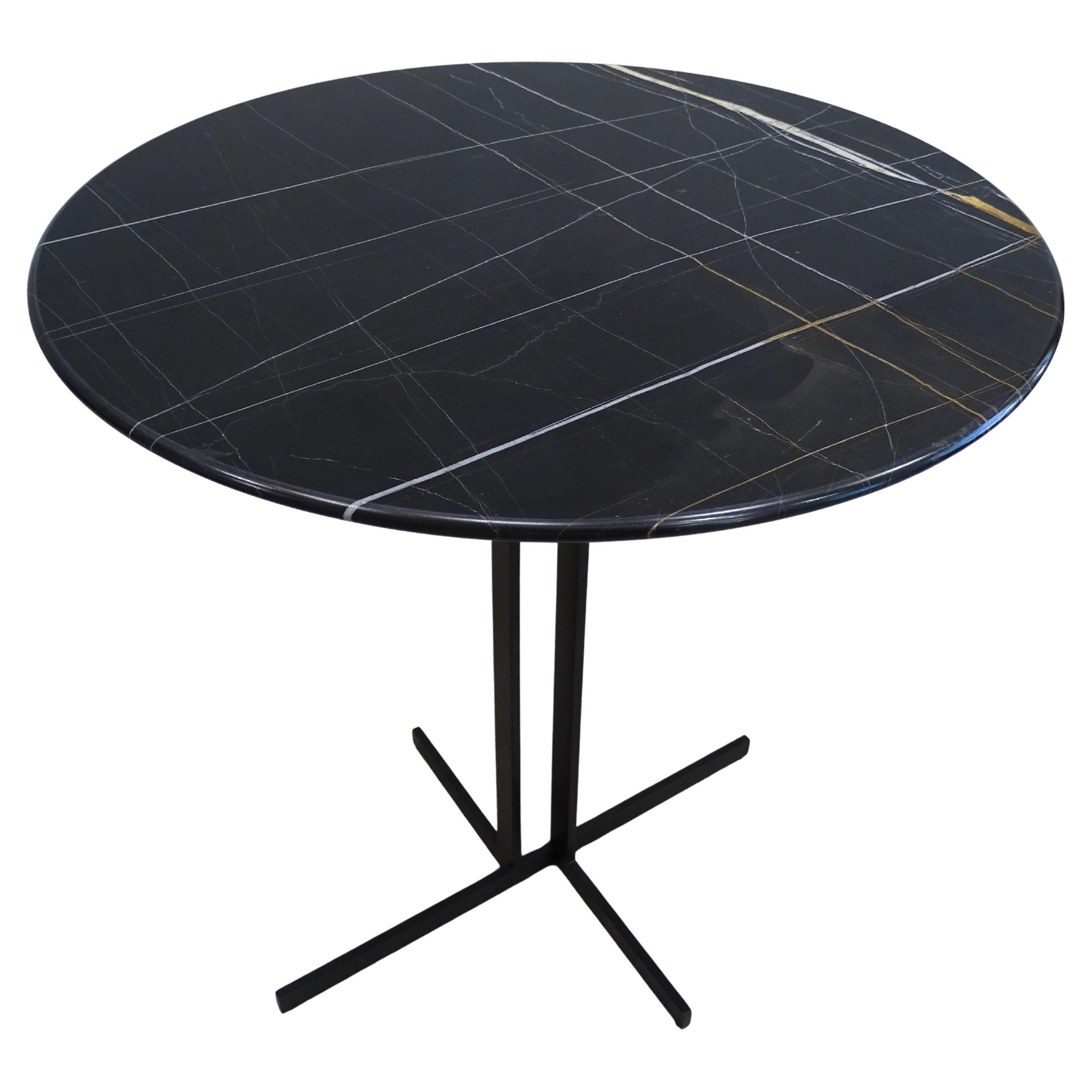 Tavolino nero italiano Natuzzi   tavolino, marmo Sahara Noir in vendita