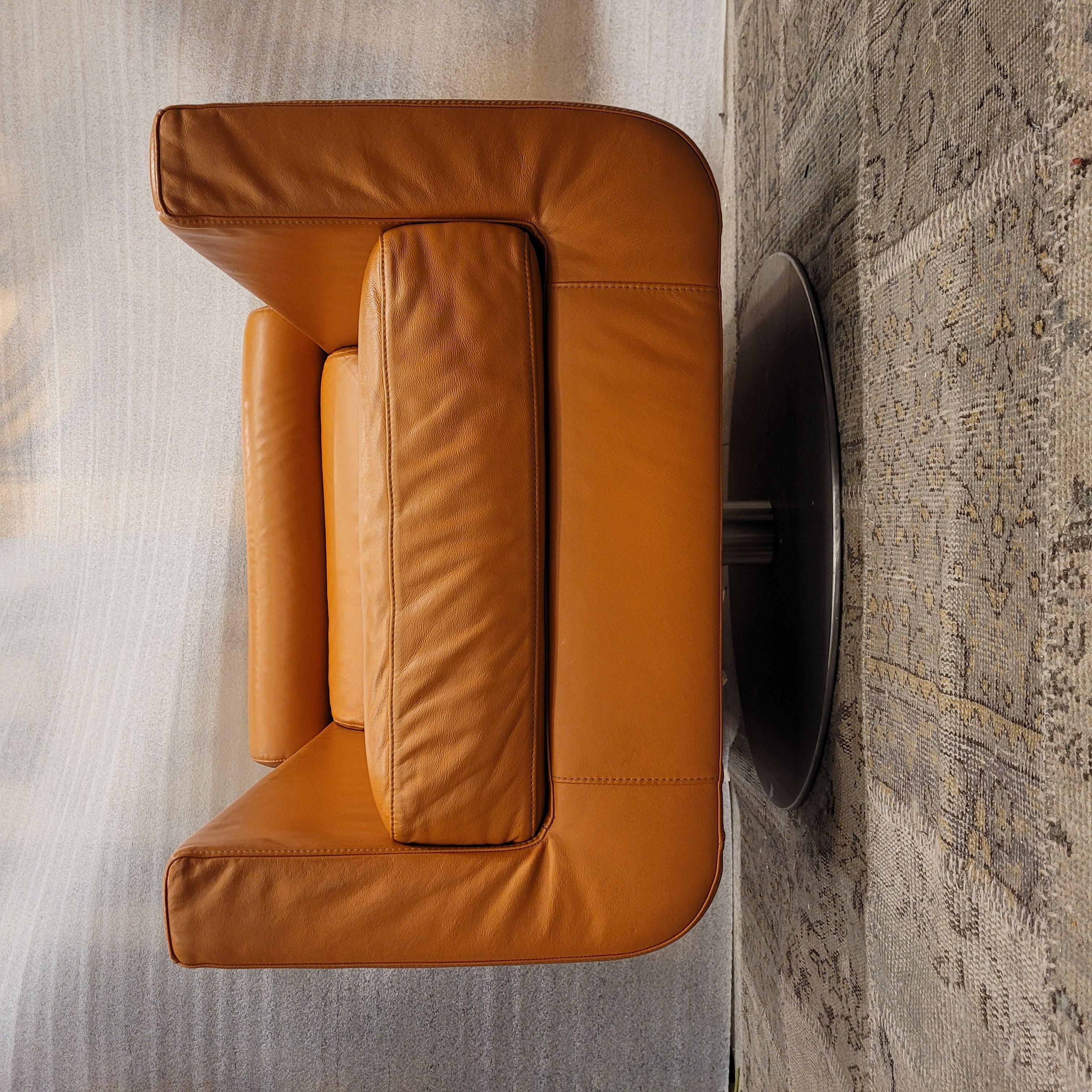 Modern Italian Natuzzi Orange “Suad” swivel armchair, orange leather For Sale